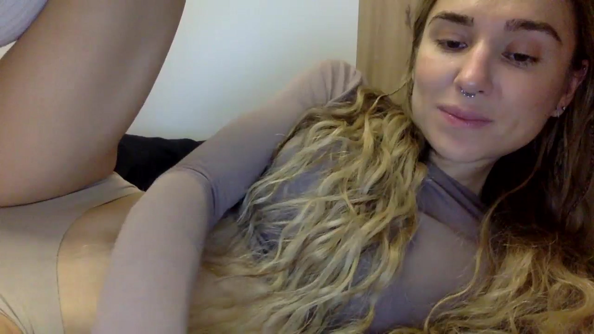 Gallery image thumbnail from KiraLovensee's myfreecams stream on, 11/02/2023, 08:23 image 18 of 20