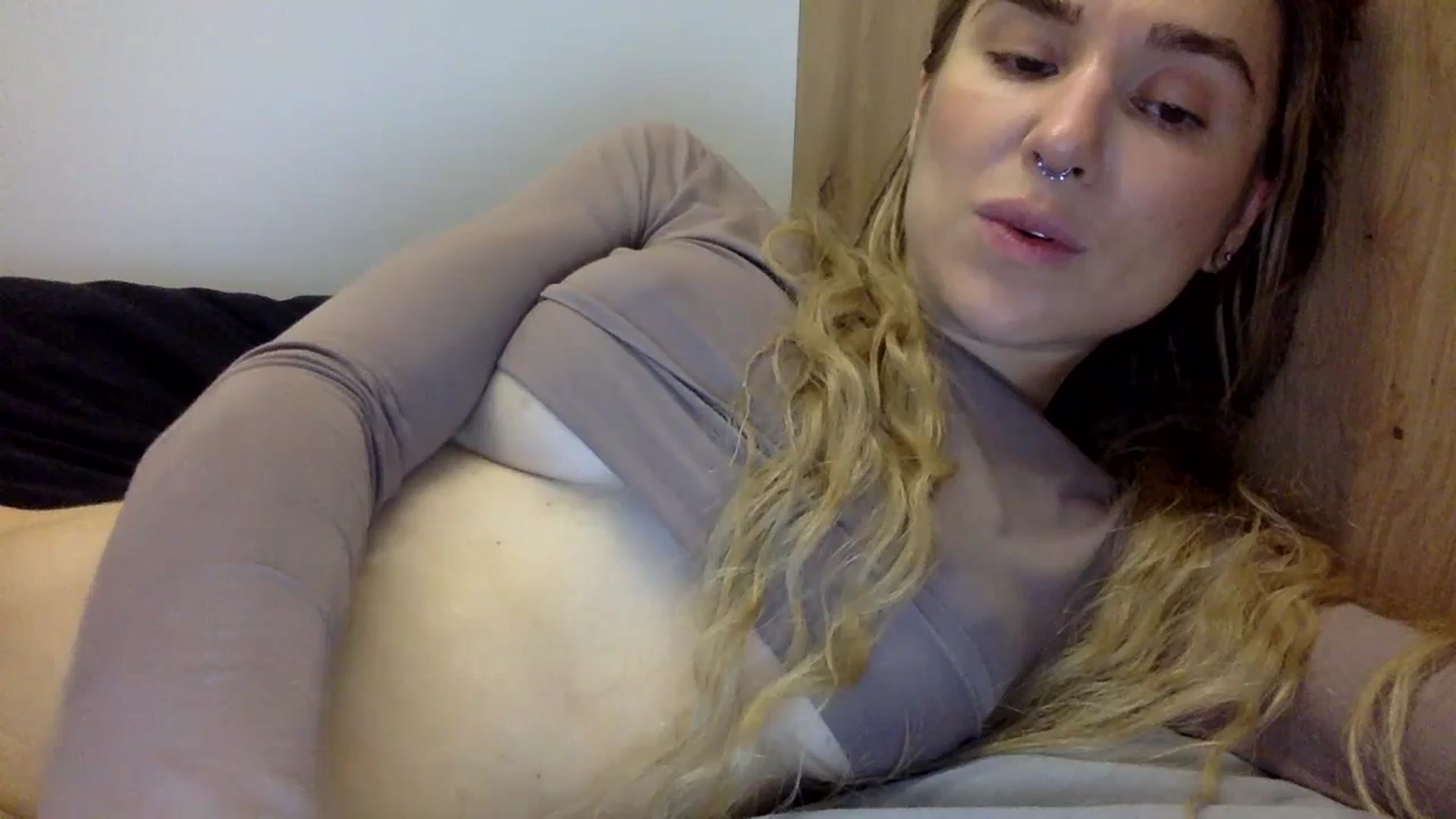 Gallery image thumbnail from KiraLovensee's myfreecams stream on, 11/02/2023, 08:23 image 7 of 20