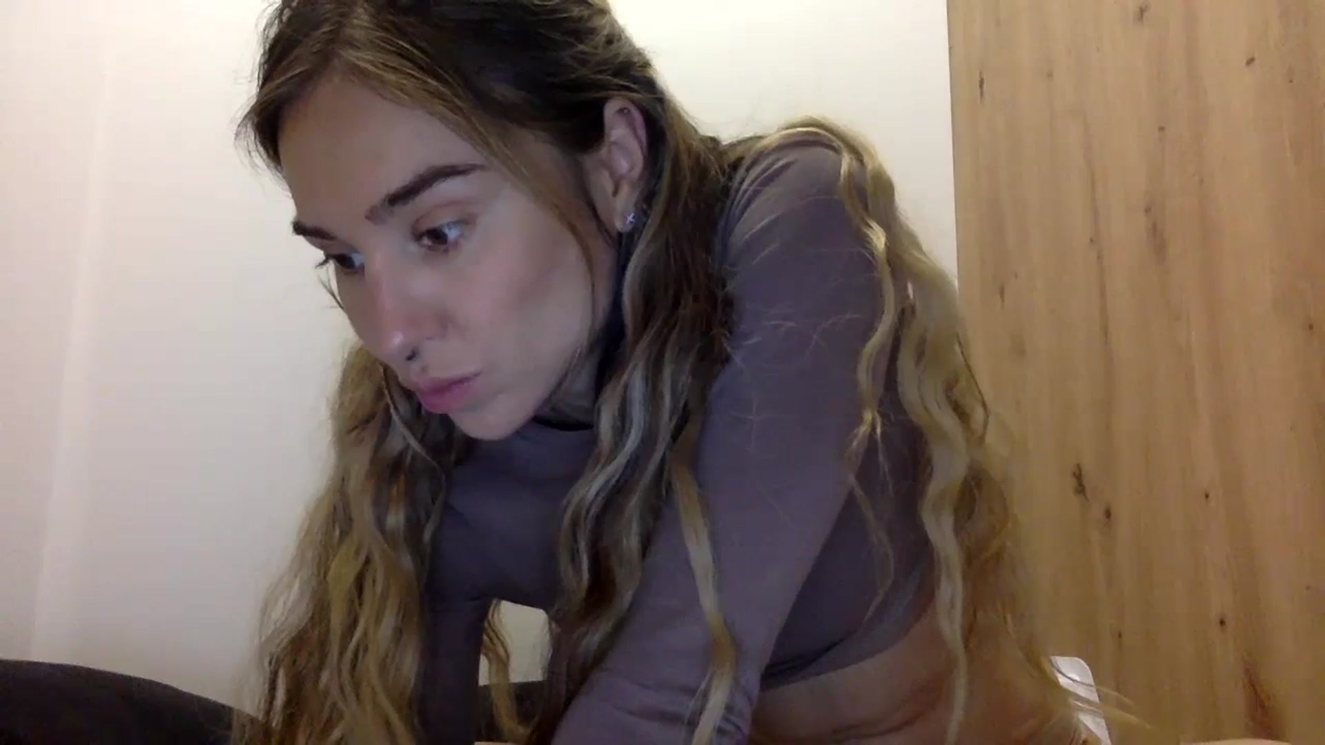 Gallery image thumbnail from KiraLovensee's myfreecams stream on, 11/02/2023, 08:23 image 13 of 20