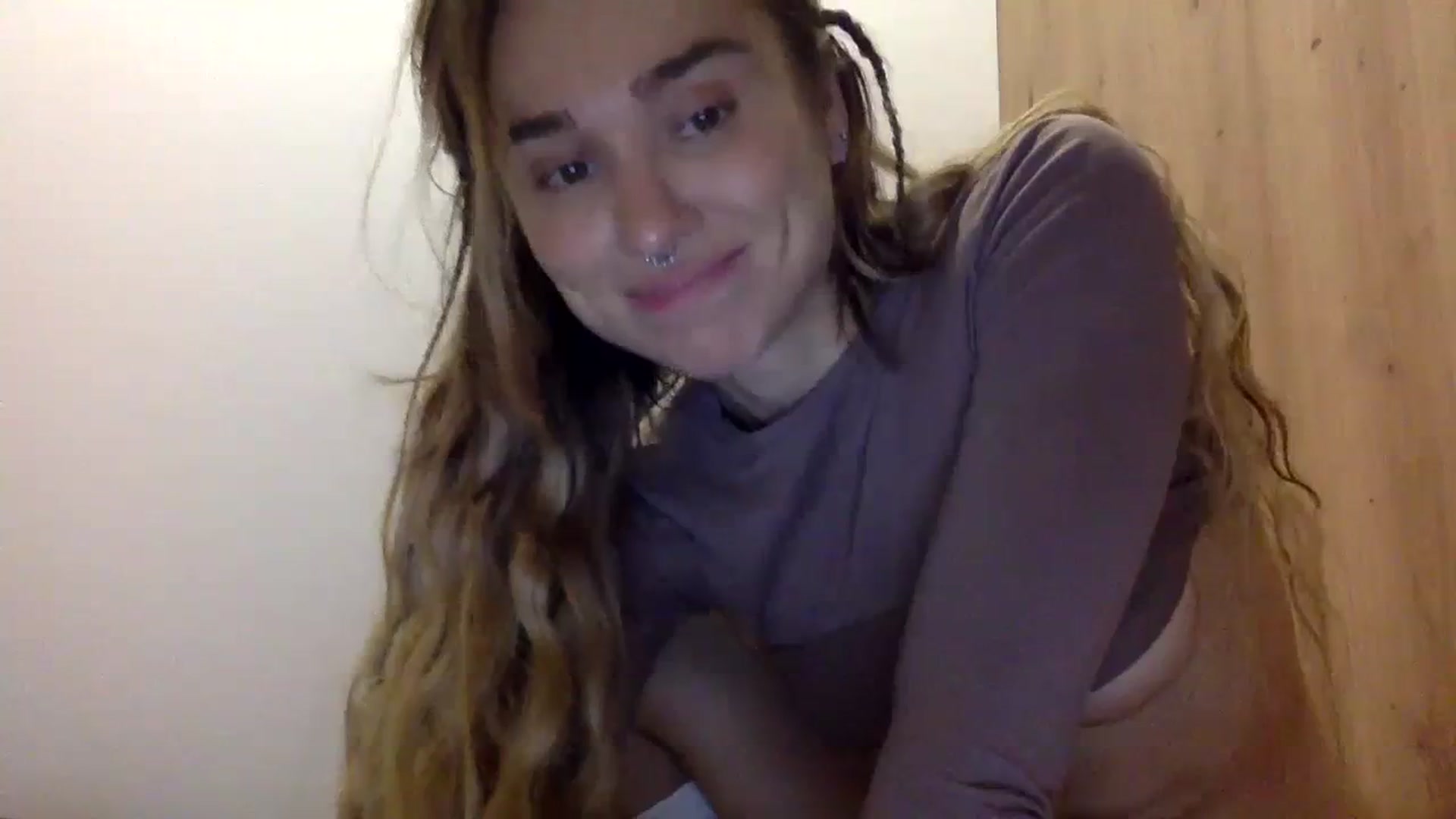 Gallery image thumbnail from KiraLovensee's myfreecams stream on, 11/02/2023, 08:43 image 18 of 20