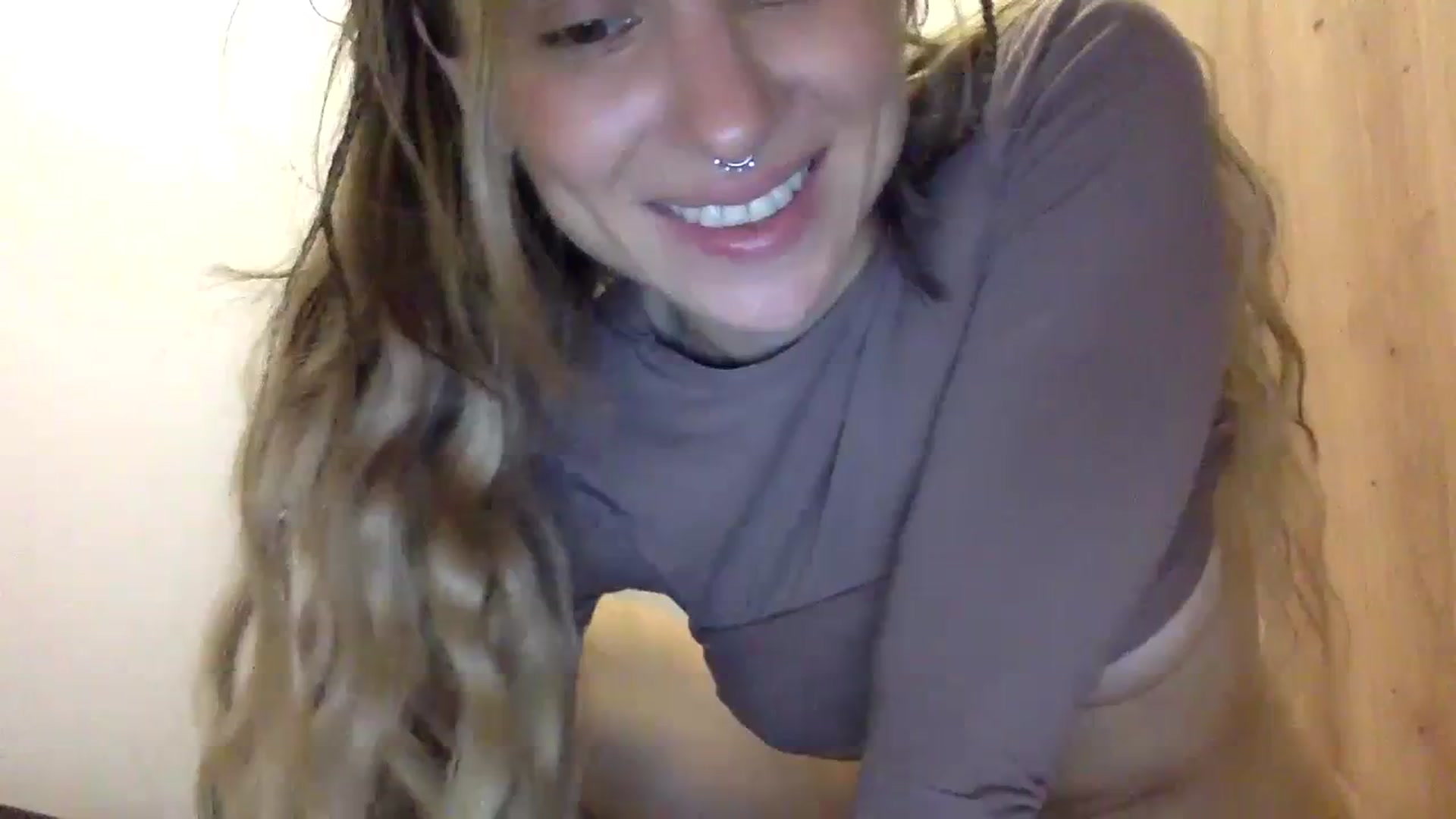 Gallery image thumbnail from KiraLovensee's myfreecams stream on, 11/02/2023, 08:43 image 17 of 20