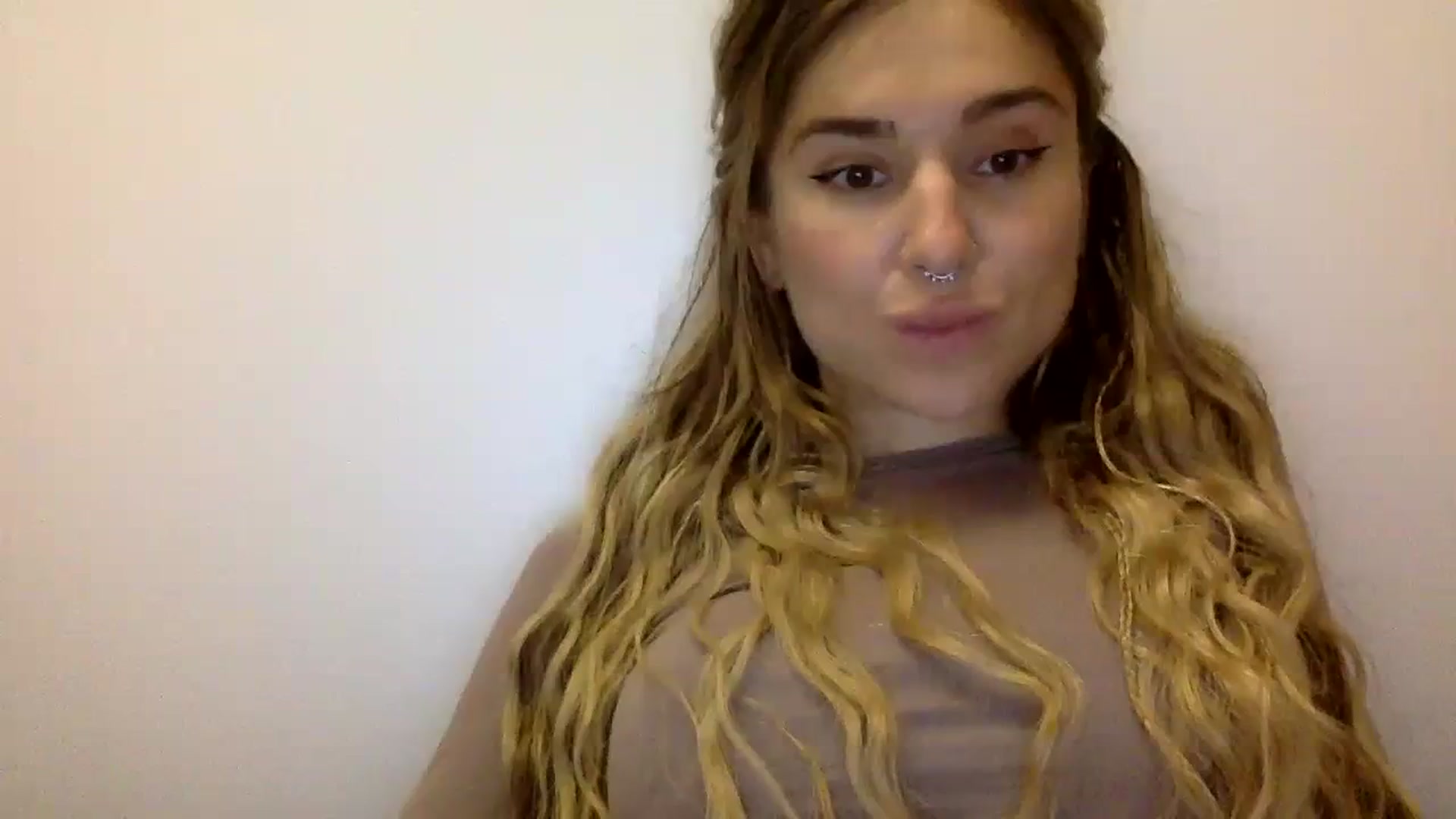 Gallery image thumbnail from KiraLovensee's myfreecams stream on, 11/02/2023, 10:02 image 14 of 20