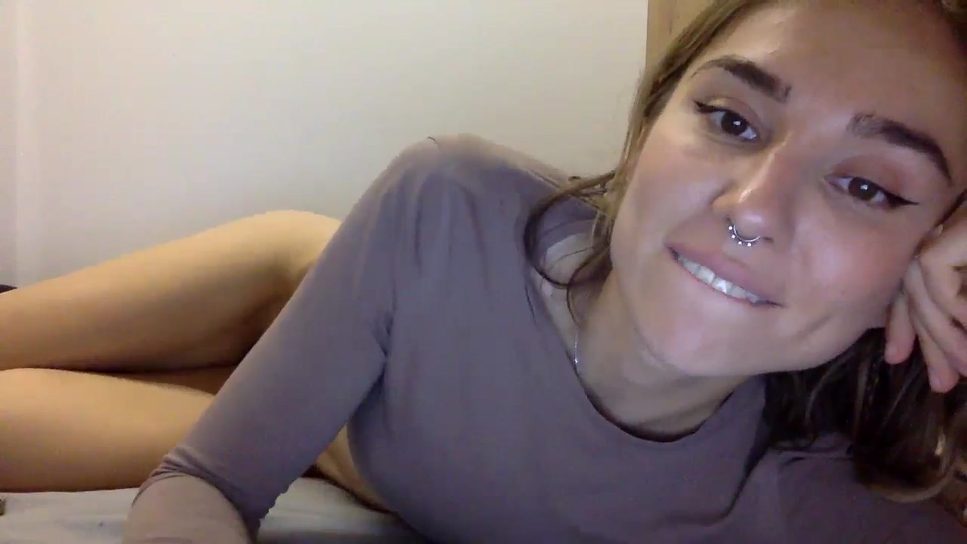 Gallery image thumbnail from KiraLovensee's myfreecams stream on, 11/02/2023, 10:56 image 18 of 20