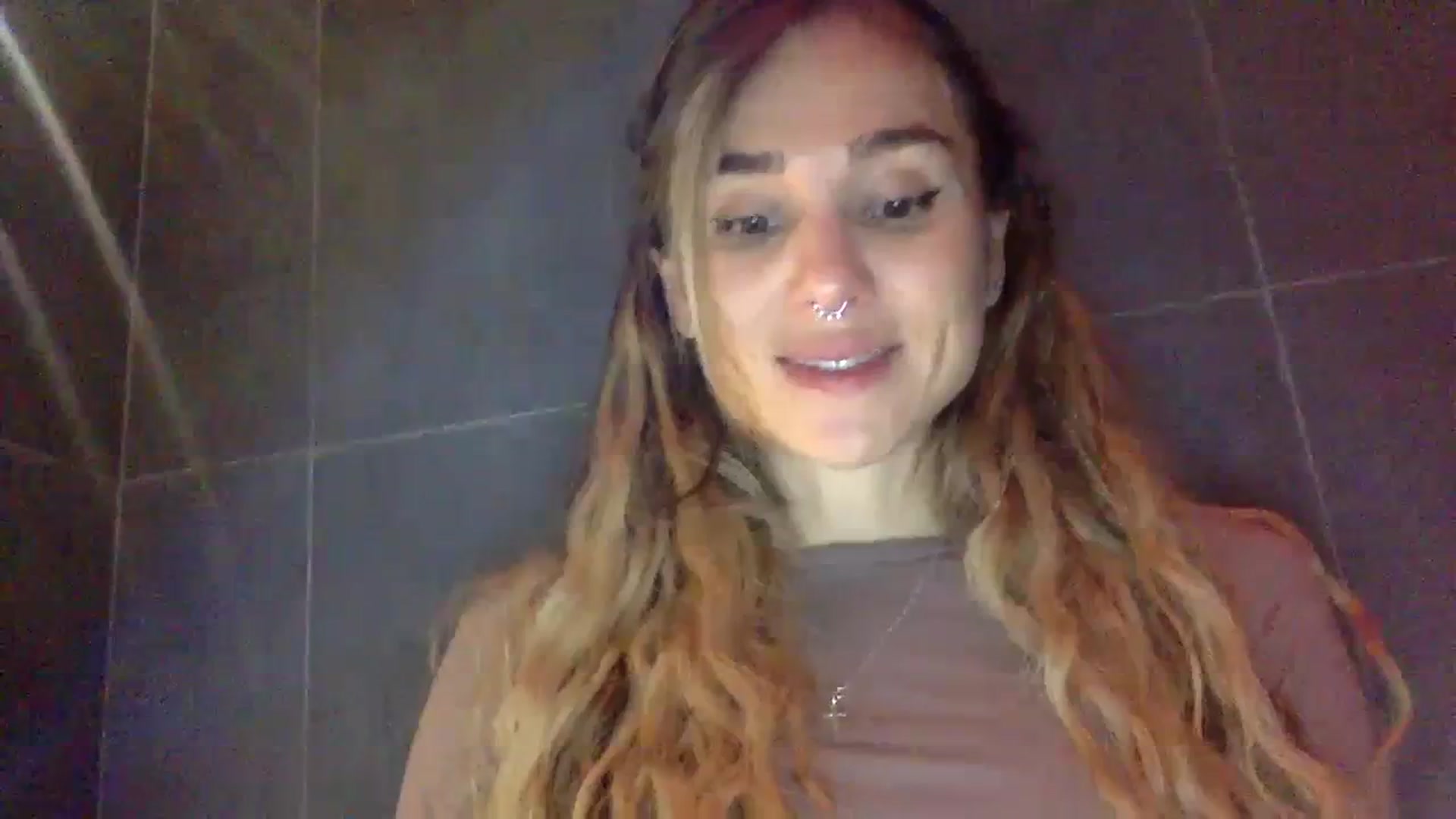 Gallery image thumbnail from KiraLovensee's myfreecams stream on, 11/03/2023, 08:00 image 10 of 20