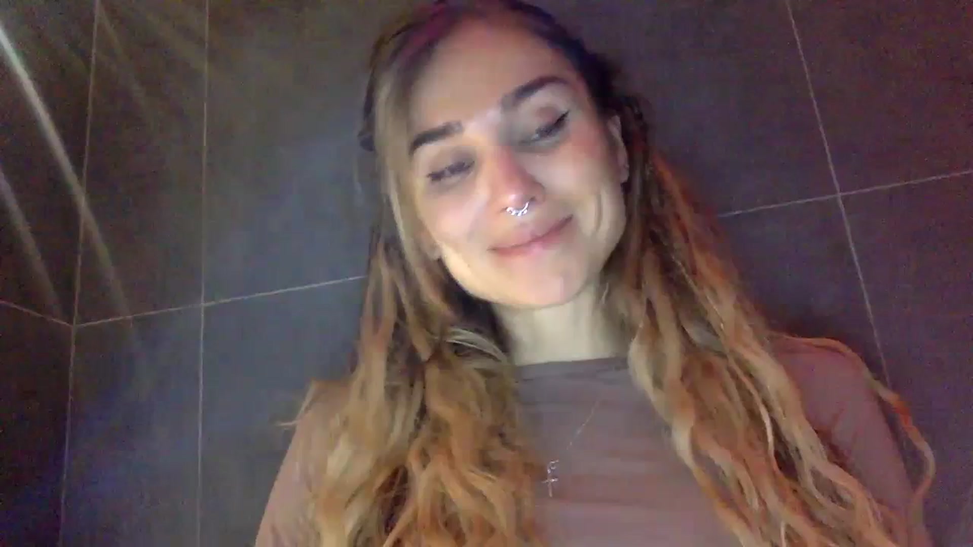 Gallery image thumbnail from KiraLovensee's myfreecams stream on, 11/03/2023, 08:00 image 8 of 20