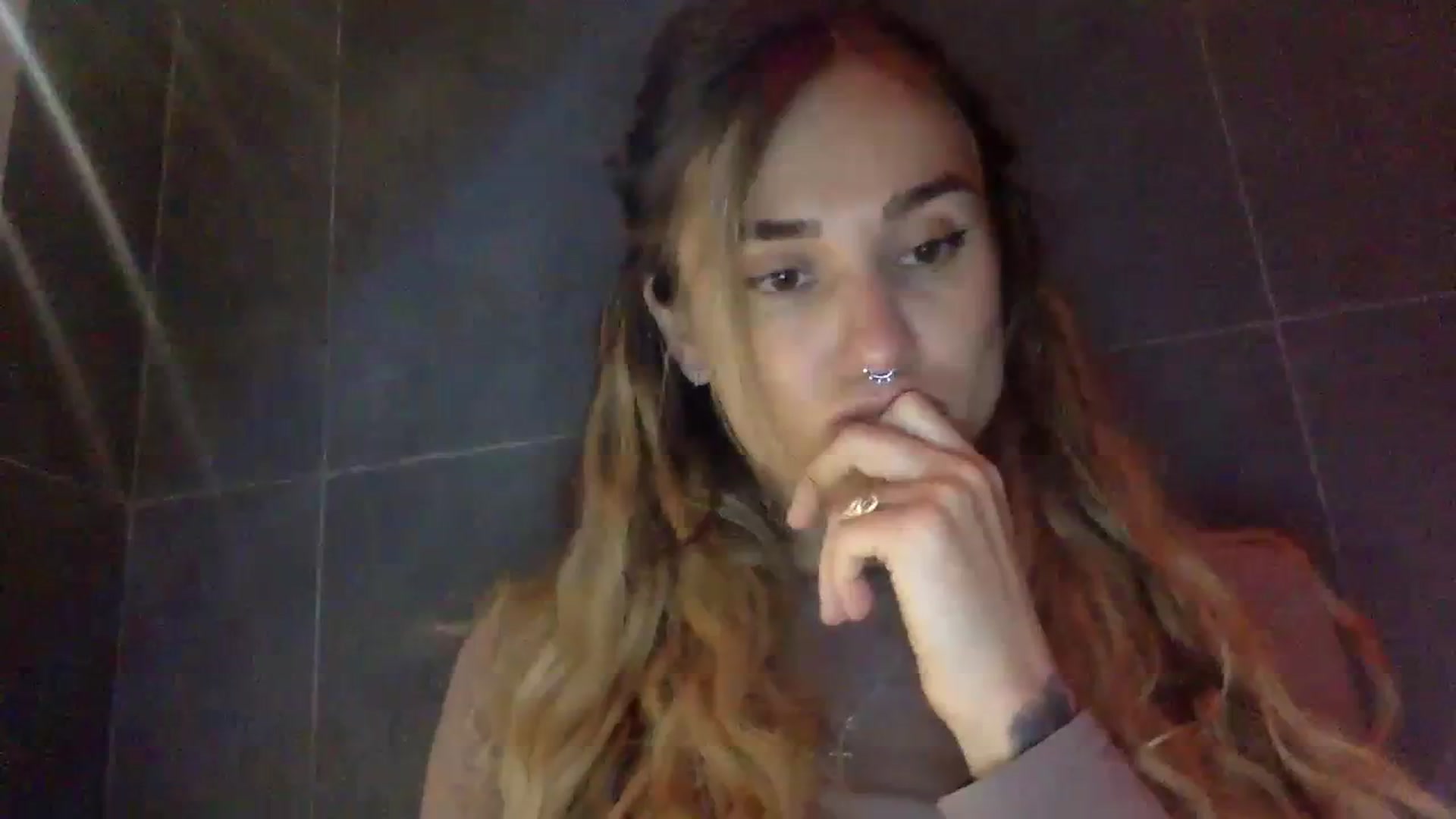 Gallery image thumbnail from KiraLovensee's myfreecams stream on, 11/03/2023, 08:00 image 5 of 20