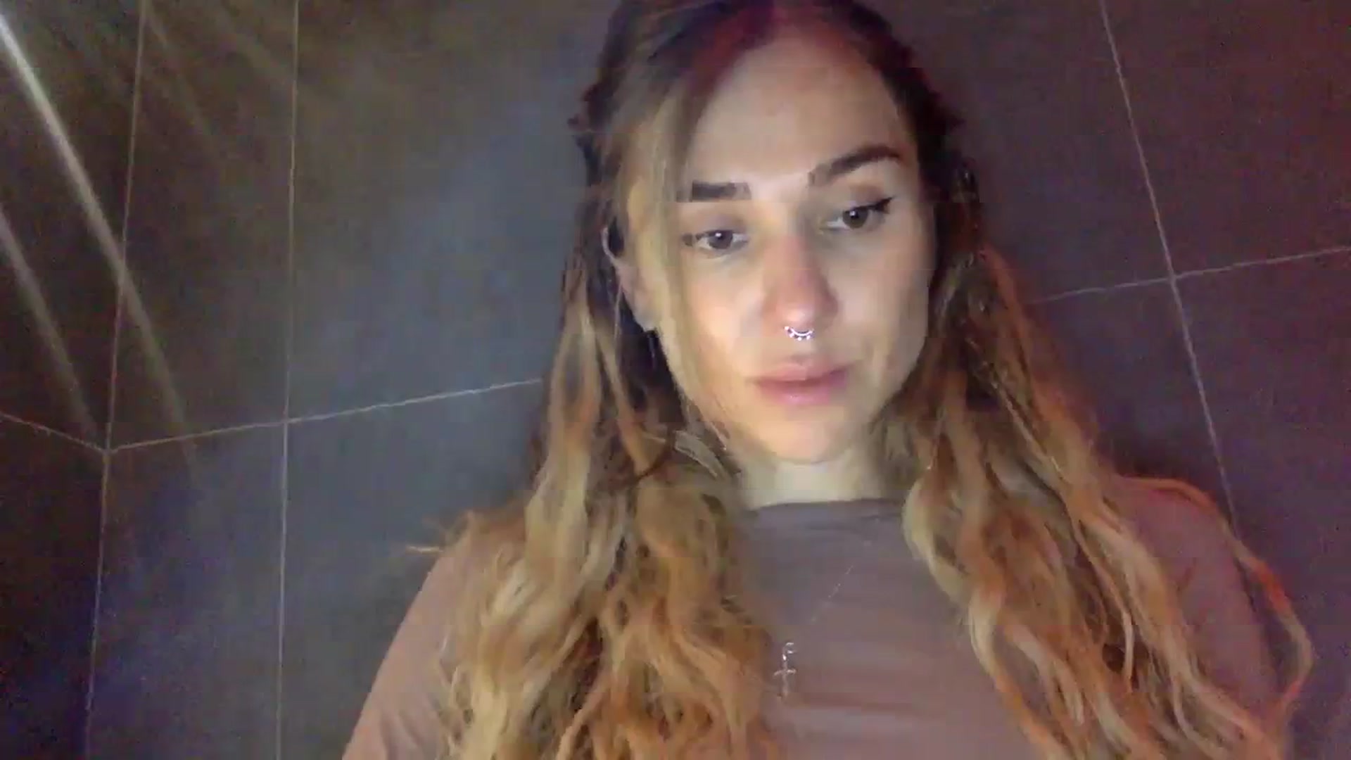 Gallery image thumbnail from KiraLovensee's myfreecams stream on, 11/03/2023, 08:00 image 6 of 20