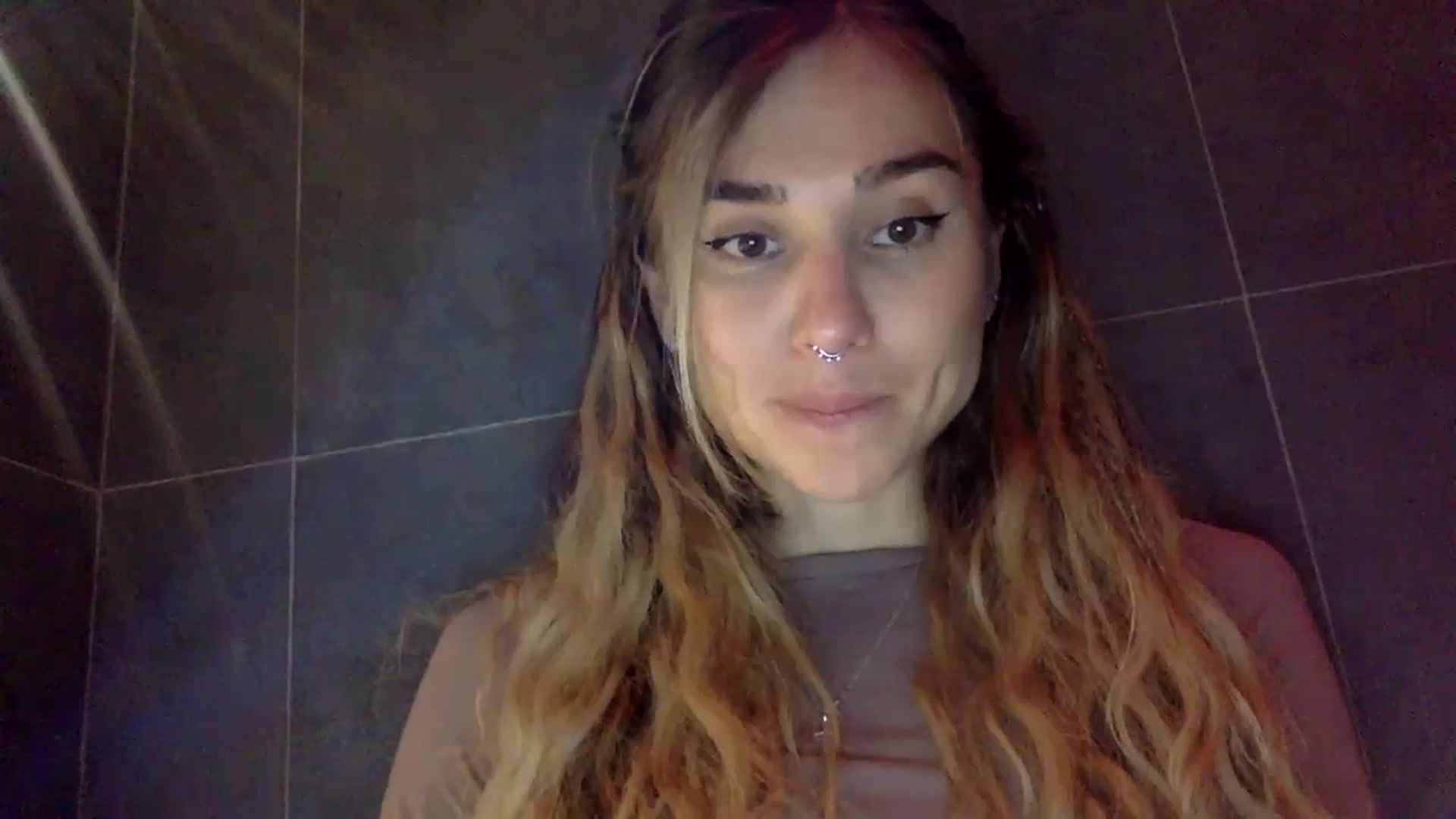 Gallery image thumbnail from KiraLovensee's myfreecams stream on, 11/03/2023, 08:00 image 12 of 20