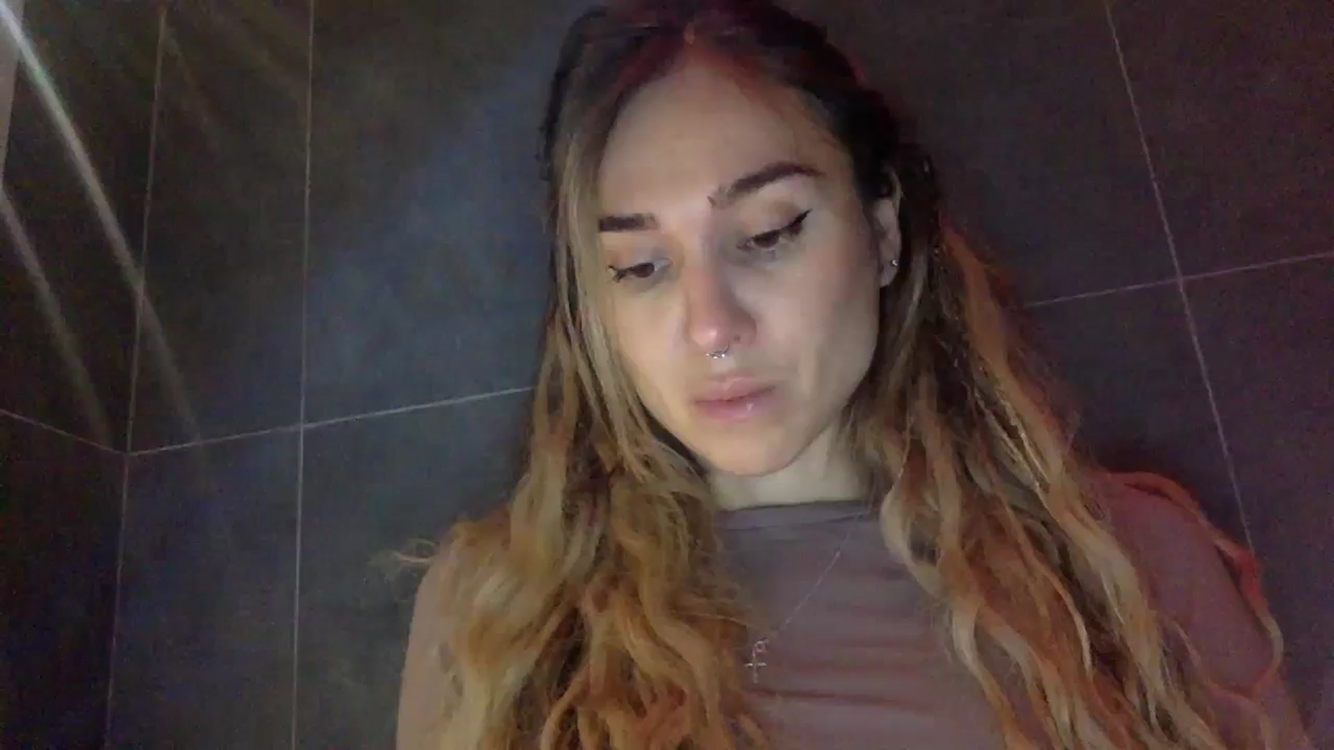 Gallery image thumbnail from KiraLovensee's myfreecams stream on, 11/03/2023, 08:00 image 1 of 20