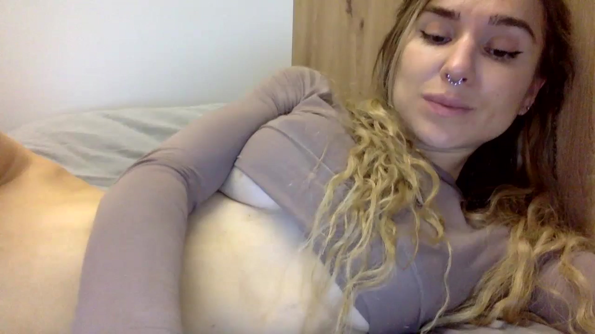 Gallery image thumbnail from KiraLovensee's myfreecams stream on, 11/03/2023, 10:01 image 13 of 20