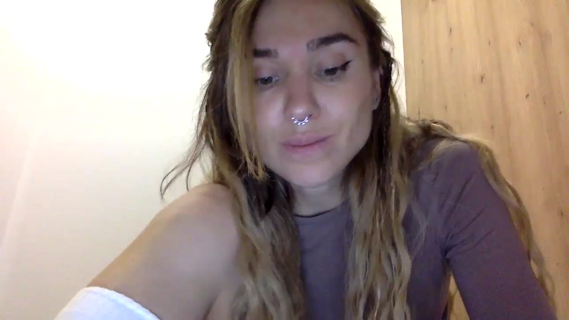 Gallery image thumbnail from KiraLovensee's myfreecams stream on, 11/03/2023, 10:01 image 10 of 20
