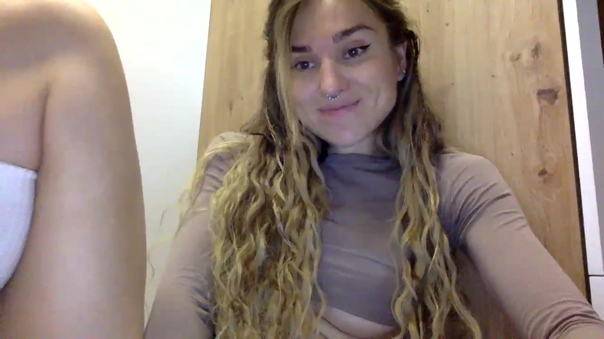 Gallery image thumbnail from KiraLovensee's myfreecams stream on, 11/03/2023, 10:01 image 7 of 20