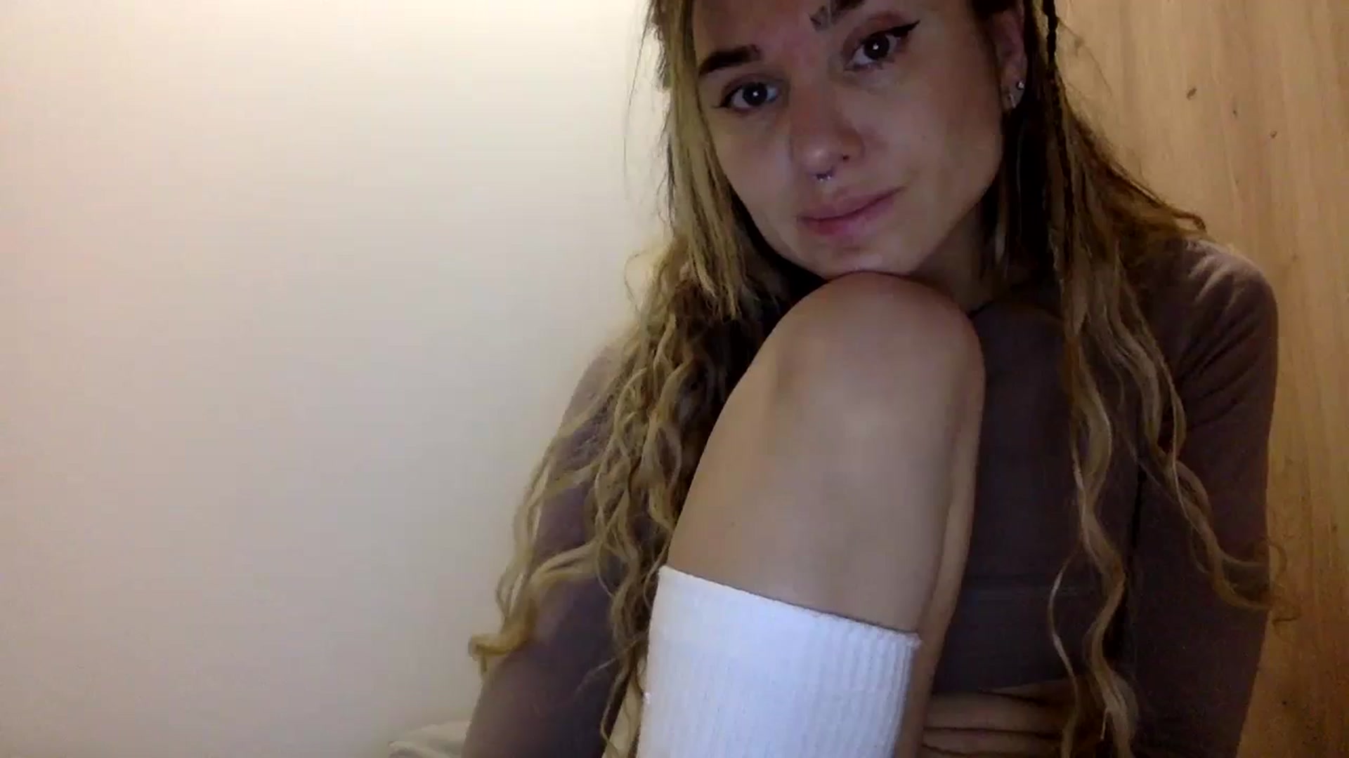 Gallery image thumbnail from KiraLovensee's myfreecams stream on, 11/03/2023, 10:01 image 3 of 20