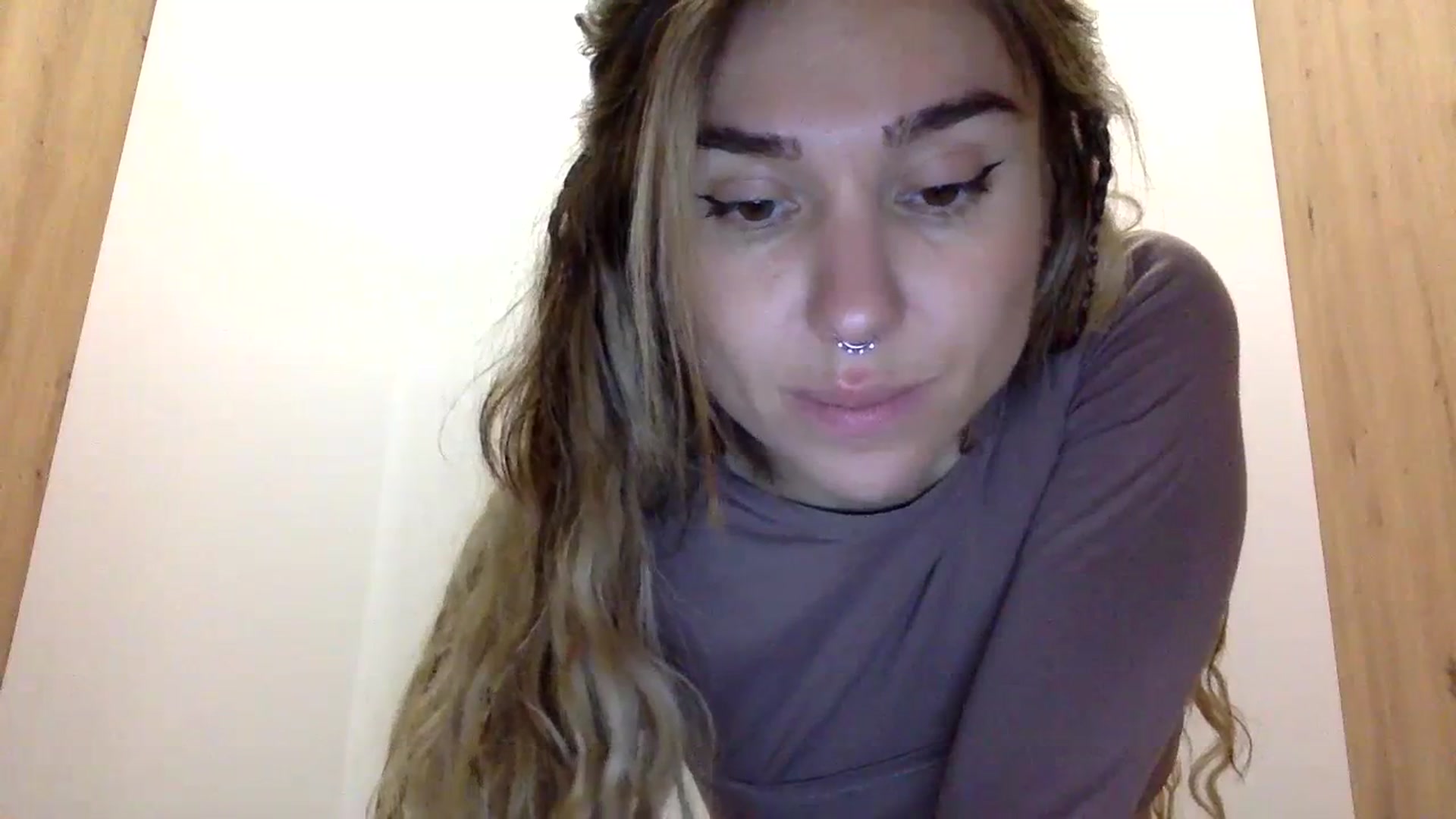 Gallery image thumbnail from KiraLovensee's myfreecams stream on, 11/03/2023, 10:33 image 5 of 20