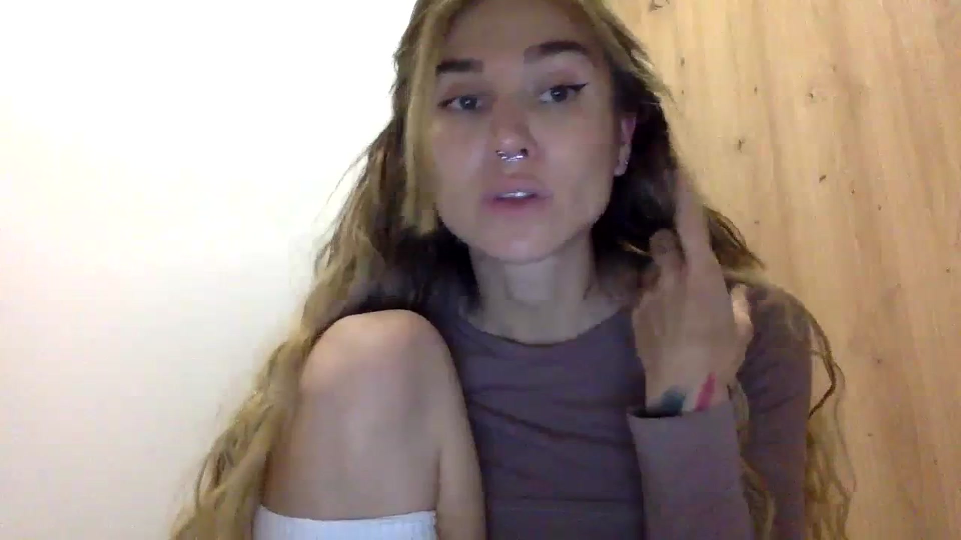 Gallery image thumbnail from KiraLovensee's myfreecams stream on, 11/03/2023, 10:33 image 19 of 20