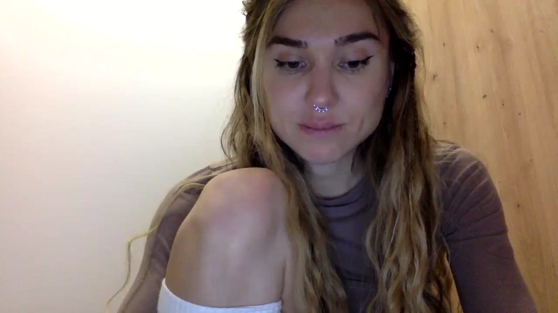 Gallery image thumbnail from KiraLovensee's myfreecams stream on, 11/03/2023, 10:33 image 17 of 20