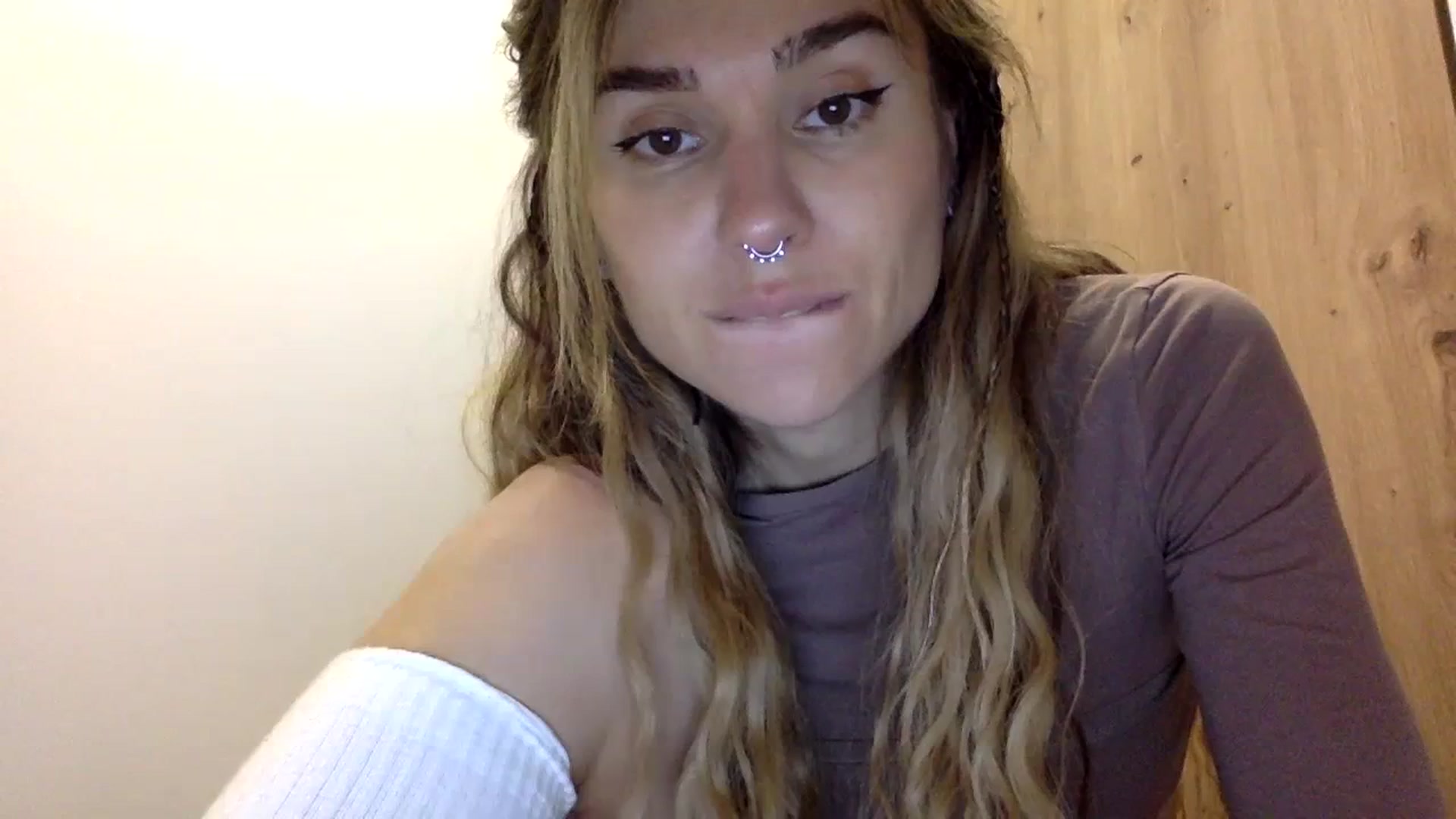 Gallery image thumbnail from KiraLovensee's myfreecams stream on, 11/03/2023, 10:33 image 9 of 20