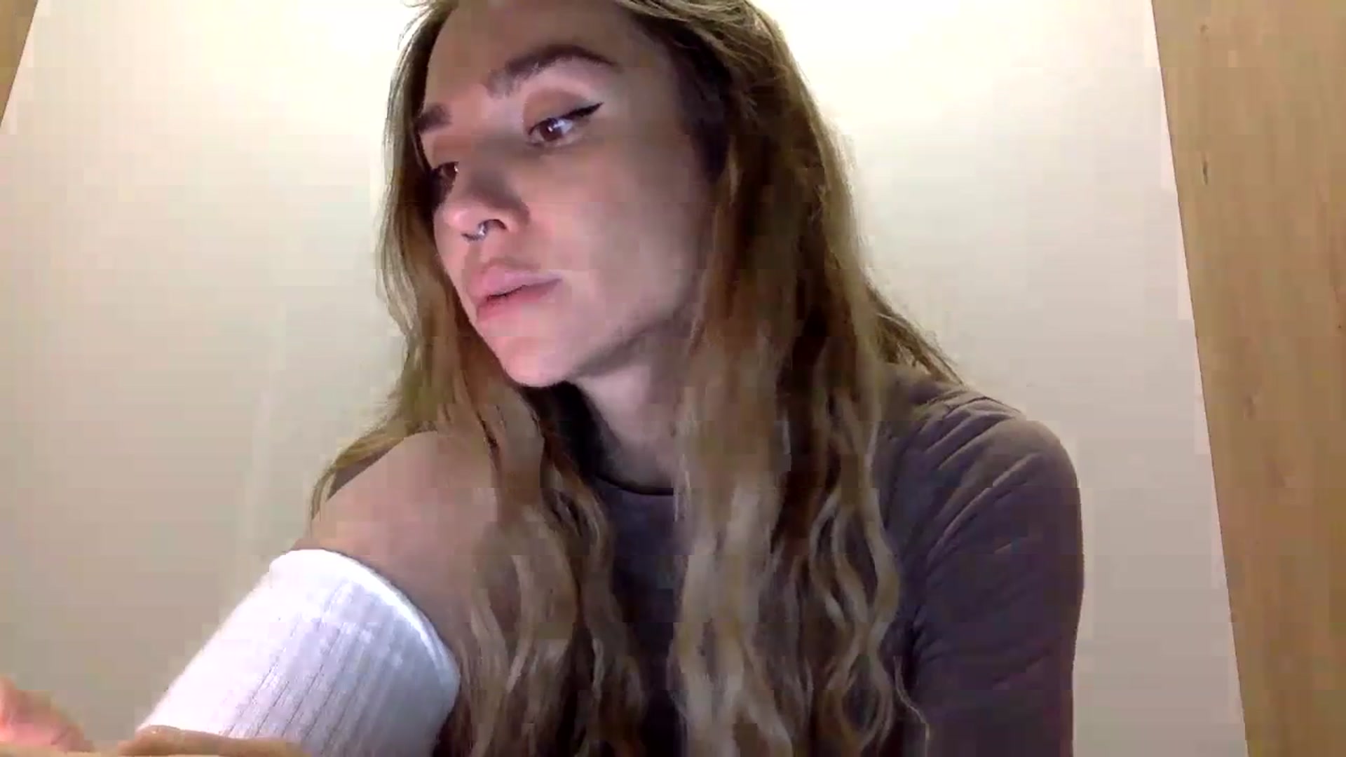 Gallery image thumbnail from KiraLovensee's myfreecams stream on, 11/03/2023, 11:27 image 4 of 20