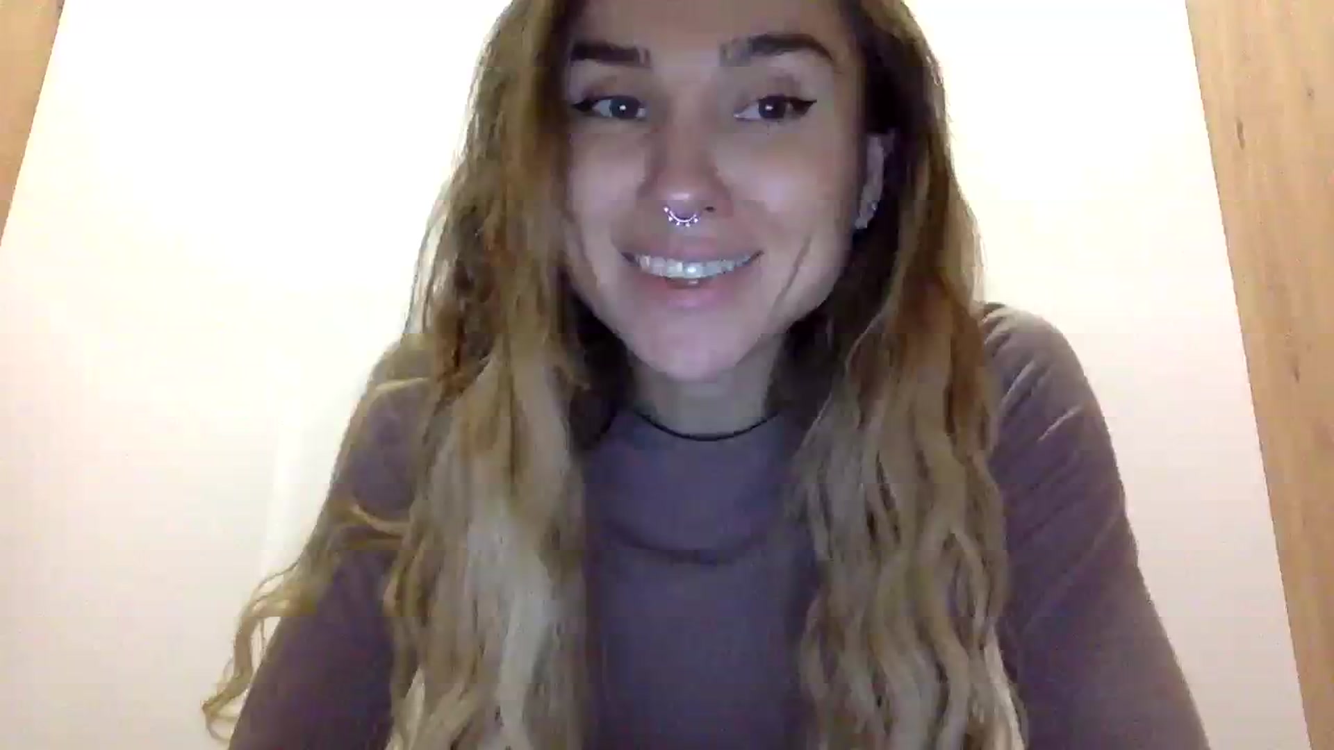 Gallery image thumbnail from KiraLovensee's myfreecams stream on, 11/03/2023, 11:27 image 5 of 20