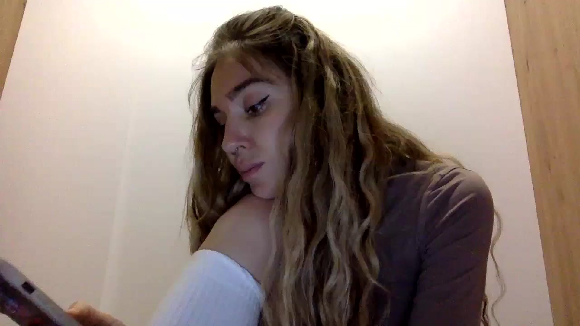 Gallery image thumbnail from KiraLovensee's myfreecams stream on, 11/03/2023, 11:27 image 9 of 20