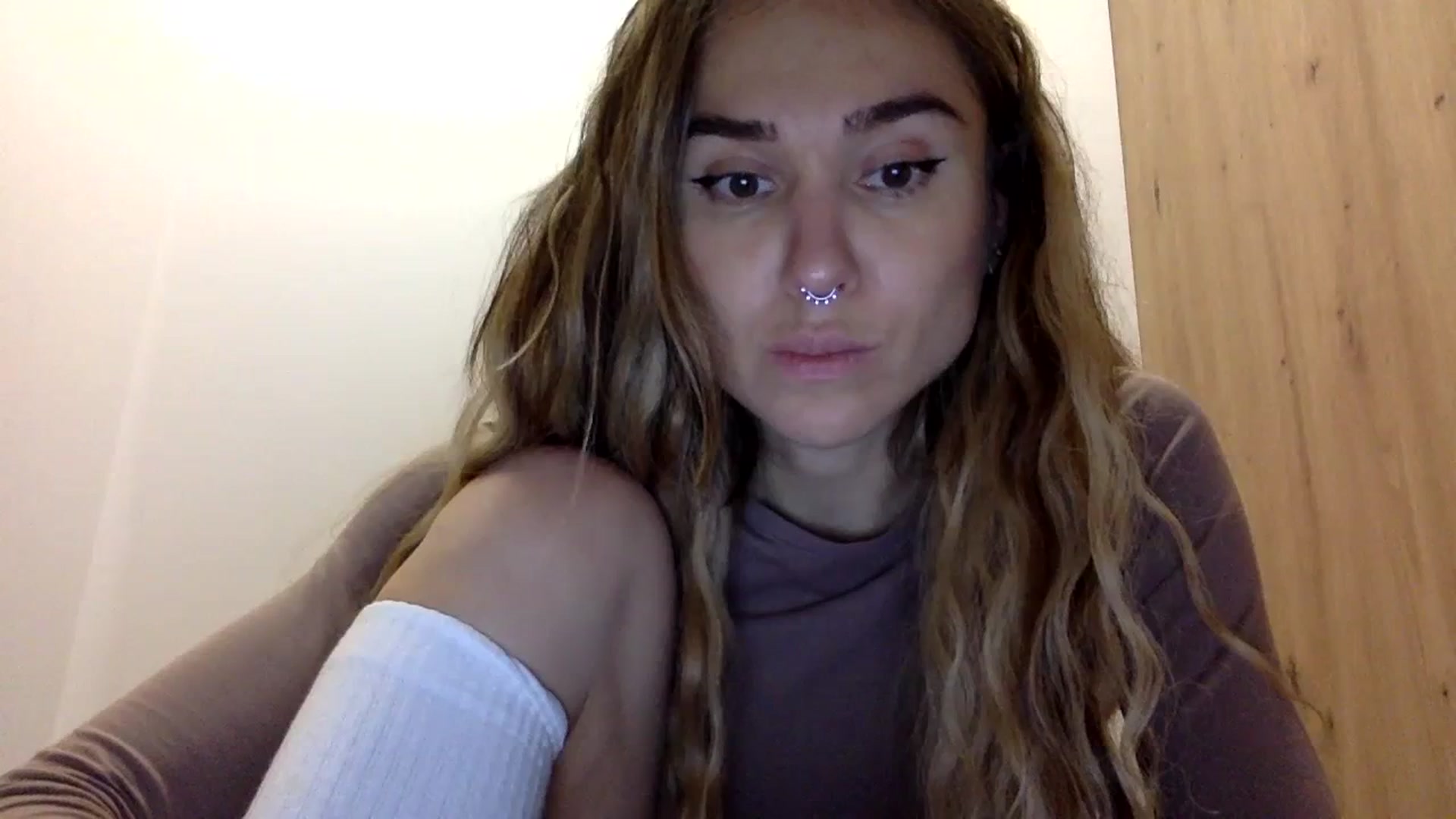 Gallery image thumbnail from KiraLovensee's myfreecams stream on, 11/03/2023, 11:27 image 10 of 20