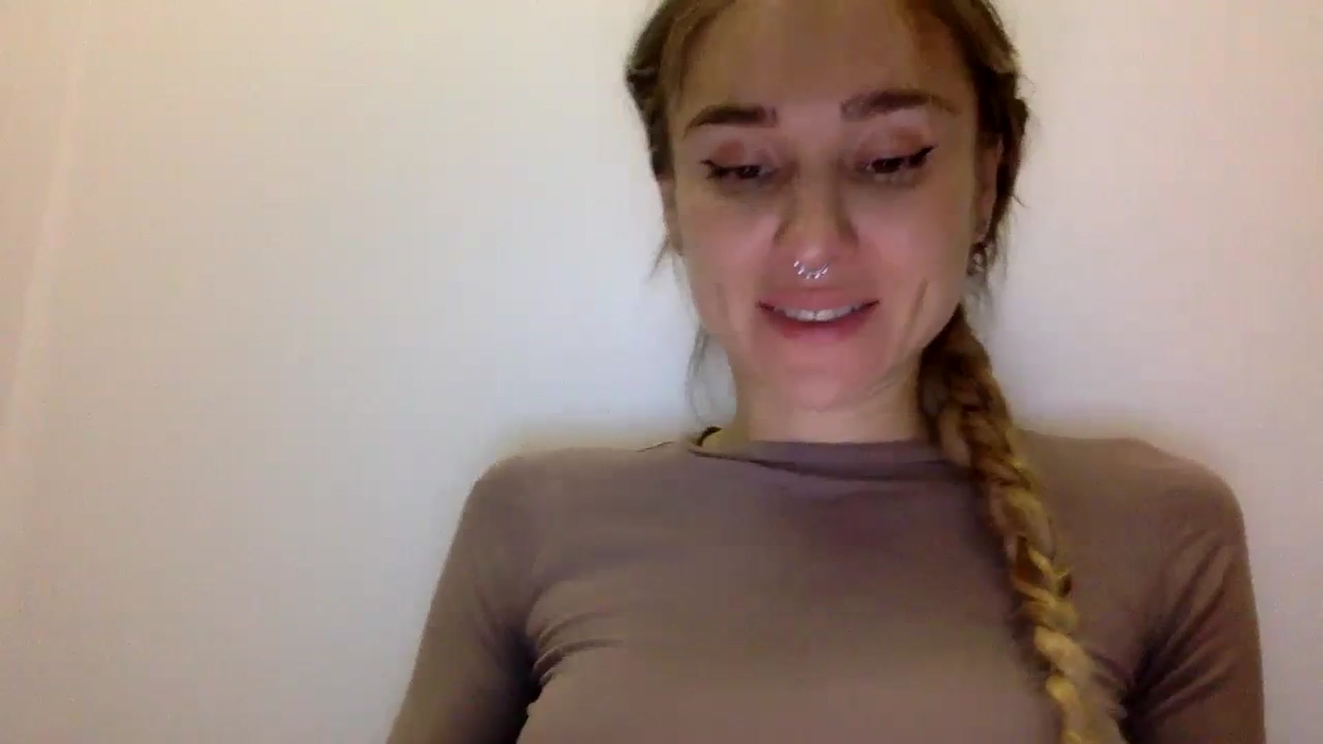 Gallery image thumbnail from KiraLovensee's myfreecams stream on, 11/03/2023, 13:57 image 16 of 20