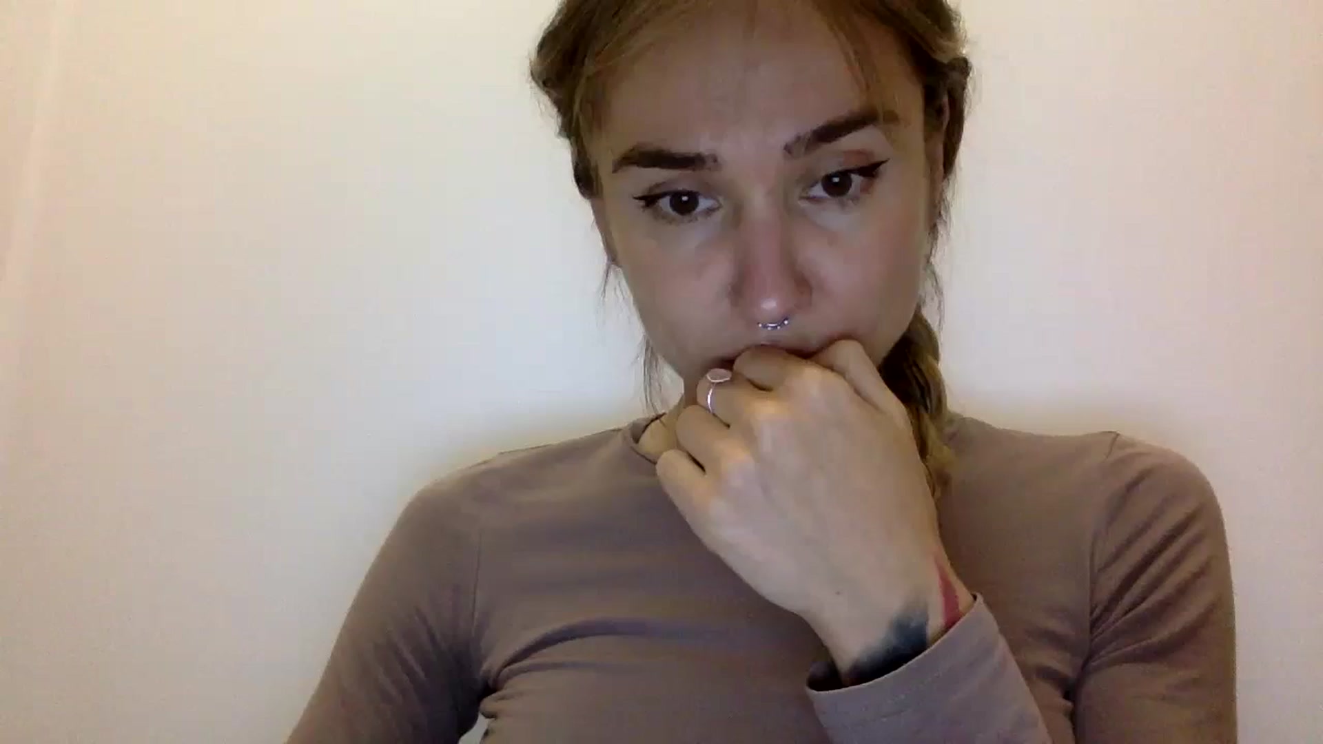 Gallery image thumbnail from KiraLovensee's myfreecams stream on, 11/03/2023, 13:57 image 12 of 20