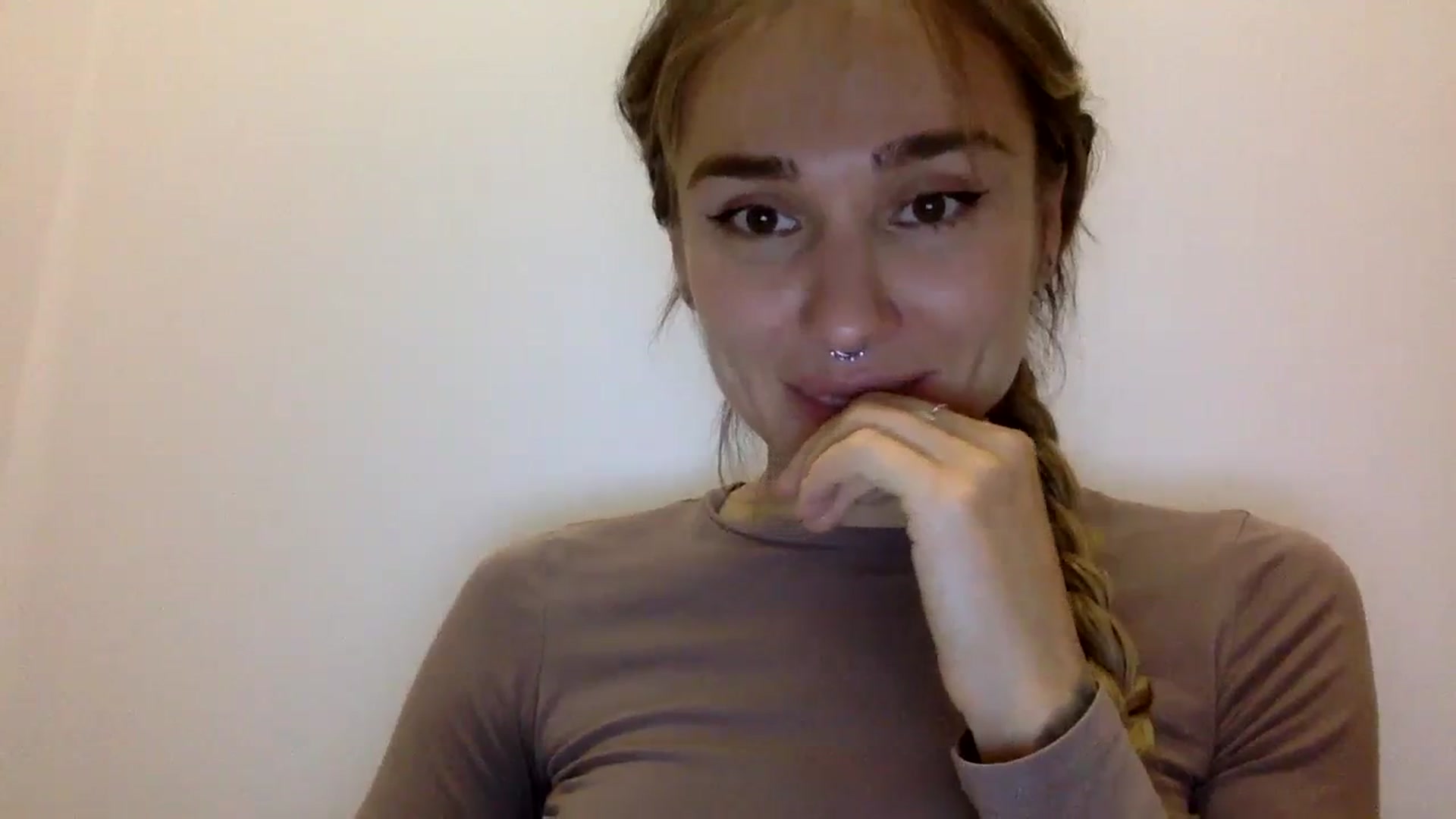 Gallery image thumbnail from KiraLovensee's myfreecams stream on, 11/03/2023, 13:57 image 17 of 20