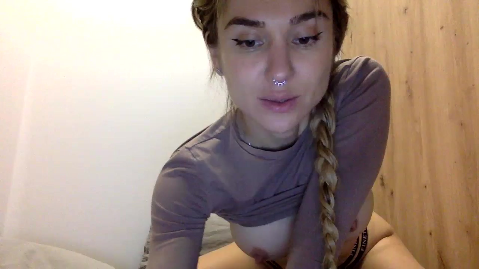 Gallery image thumbnail from KiraLovensee's myfreecams stream on, 11/03/2023, 13:57 image 20 of 20