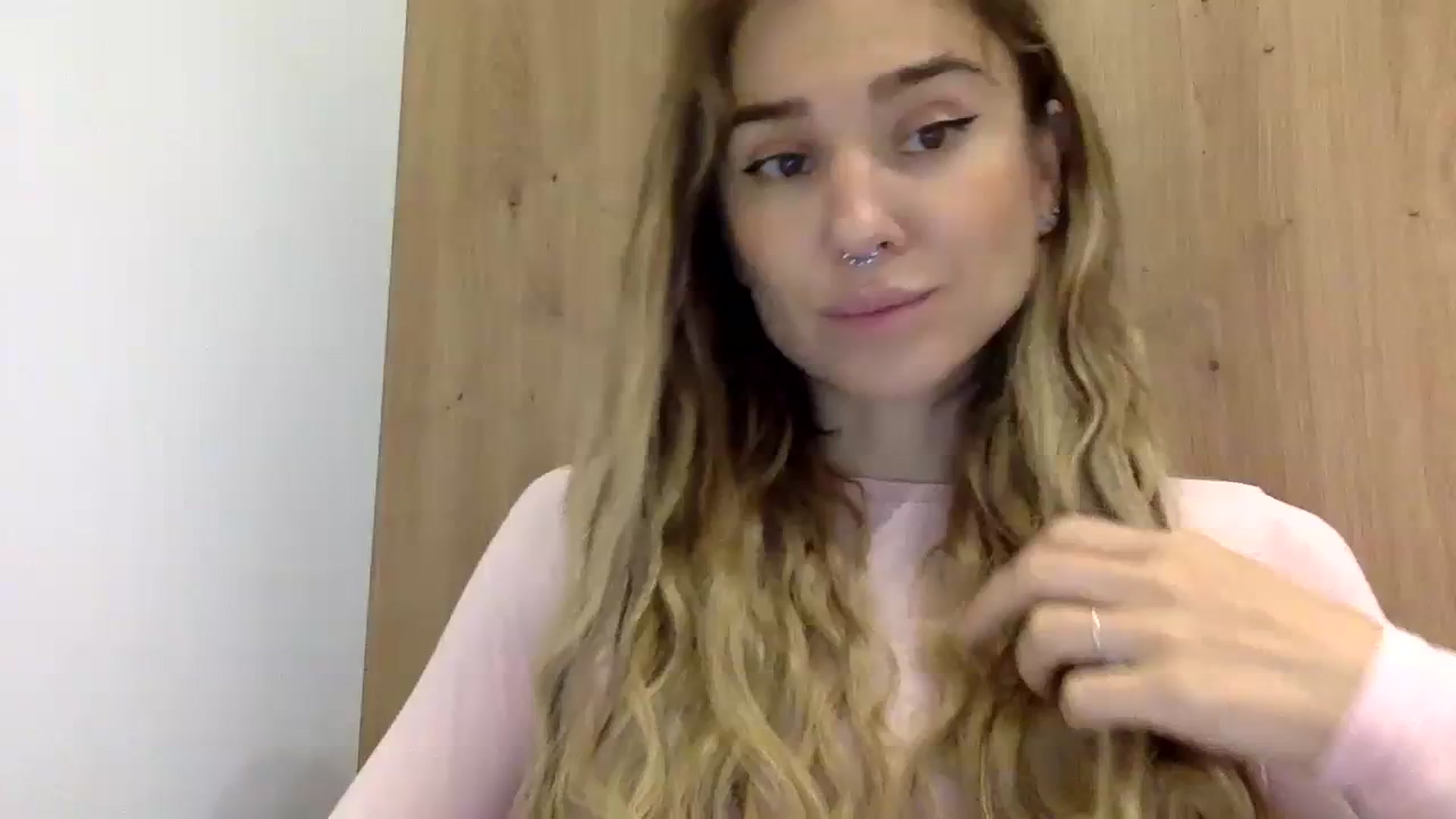 Gallery image thumbnail from KiraLovensee's myfreecams stream on, 11/05/2023, 09:00 image 13 of 20