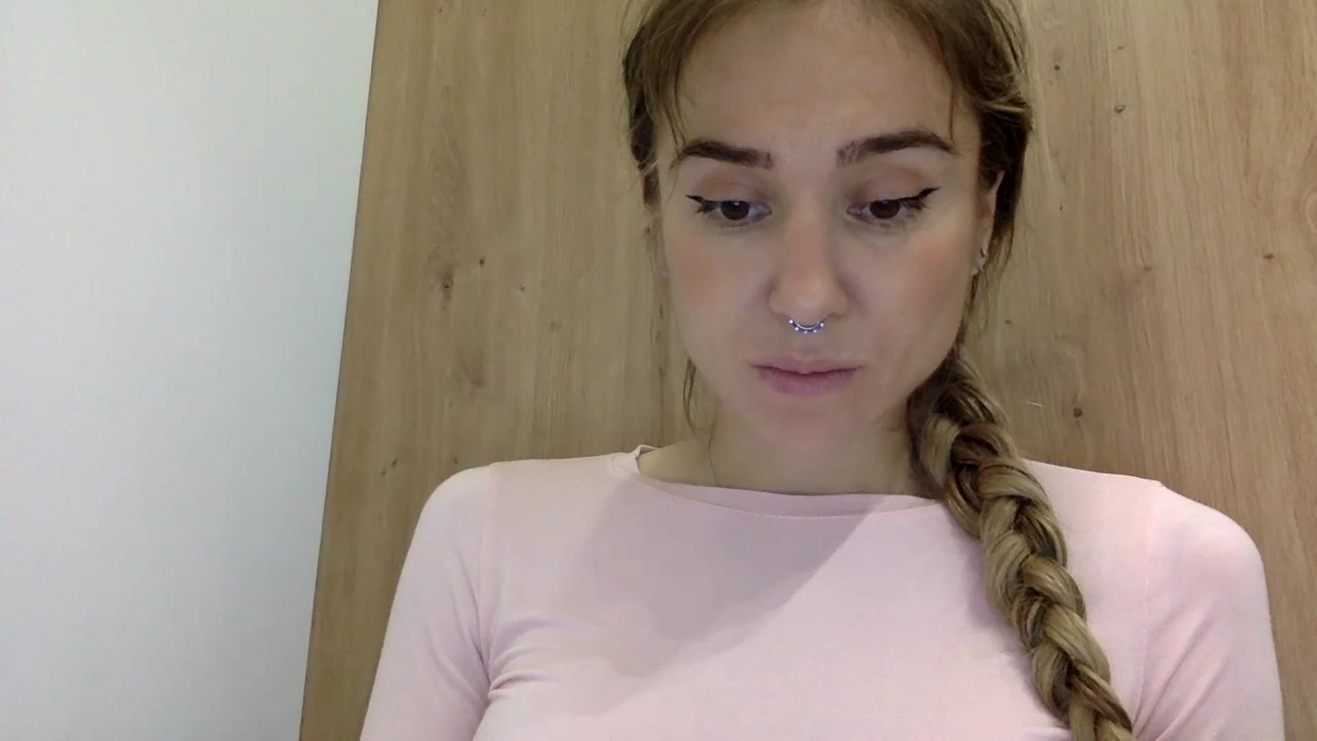 Gallery image thumbnail from KiraLovensee's myfreecams stream on, 11/05/2023, 10:03 image 10 of 20