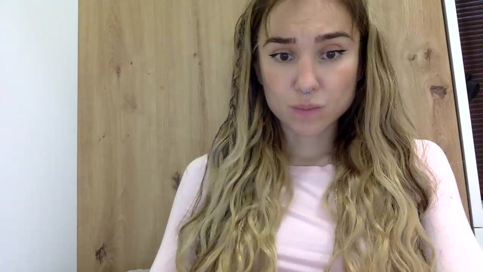 Gallery image thumbnail from KiraLovensee's myfreecams stream on, 11/05/2023, 11:45 image 17 of 20