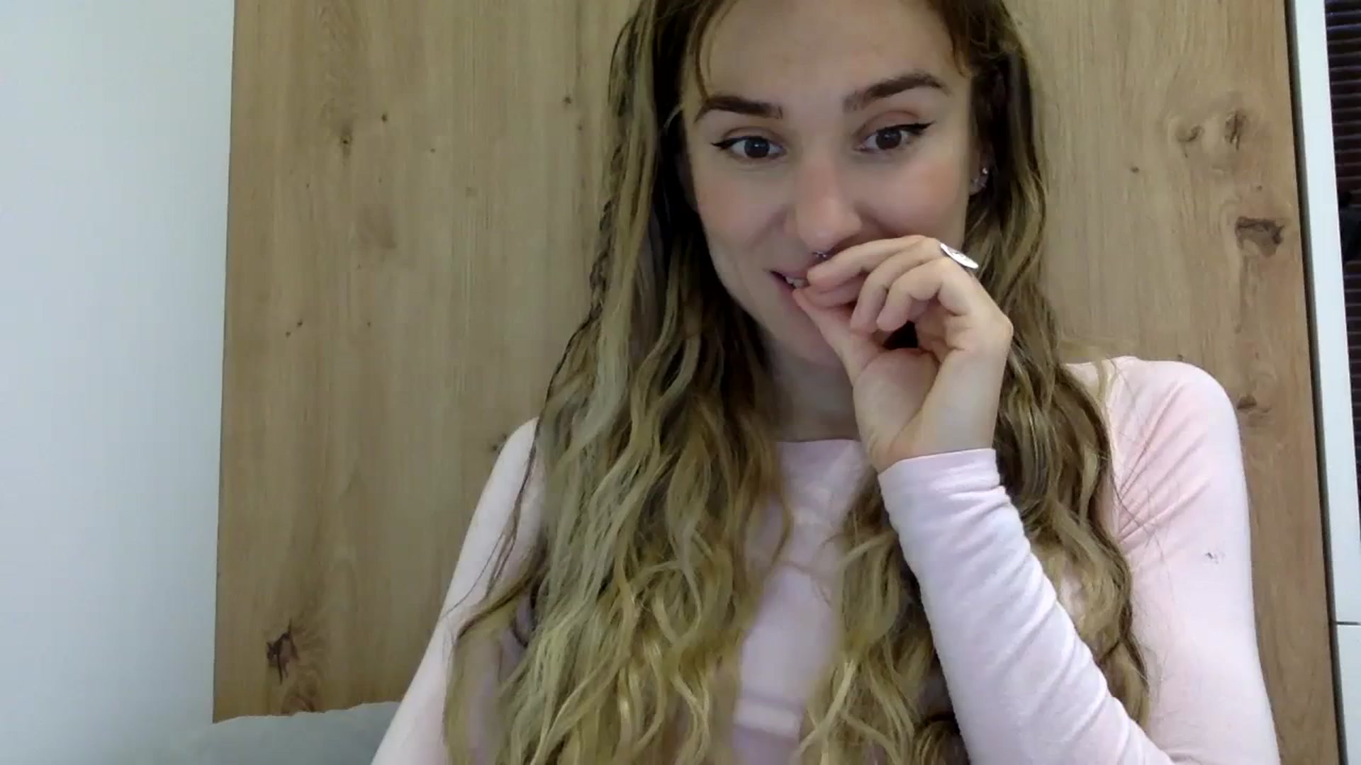 Gallery image thumbnail from KiraLovensee's myfreecams stream on, 11/05/2023, 11:45 image 19 of 20