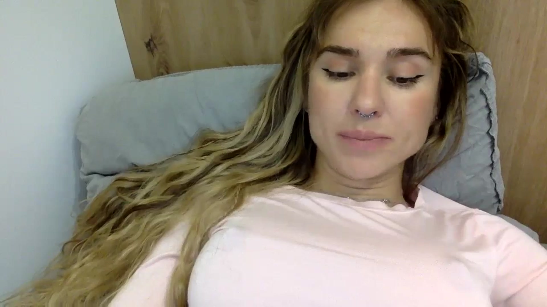 Gallery image thumbnail from KiraLovensee's myfreecams stream on, 11/05/2023, 11:45 image 11 of 20