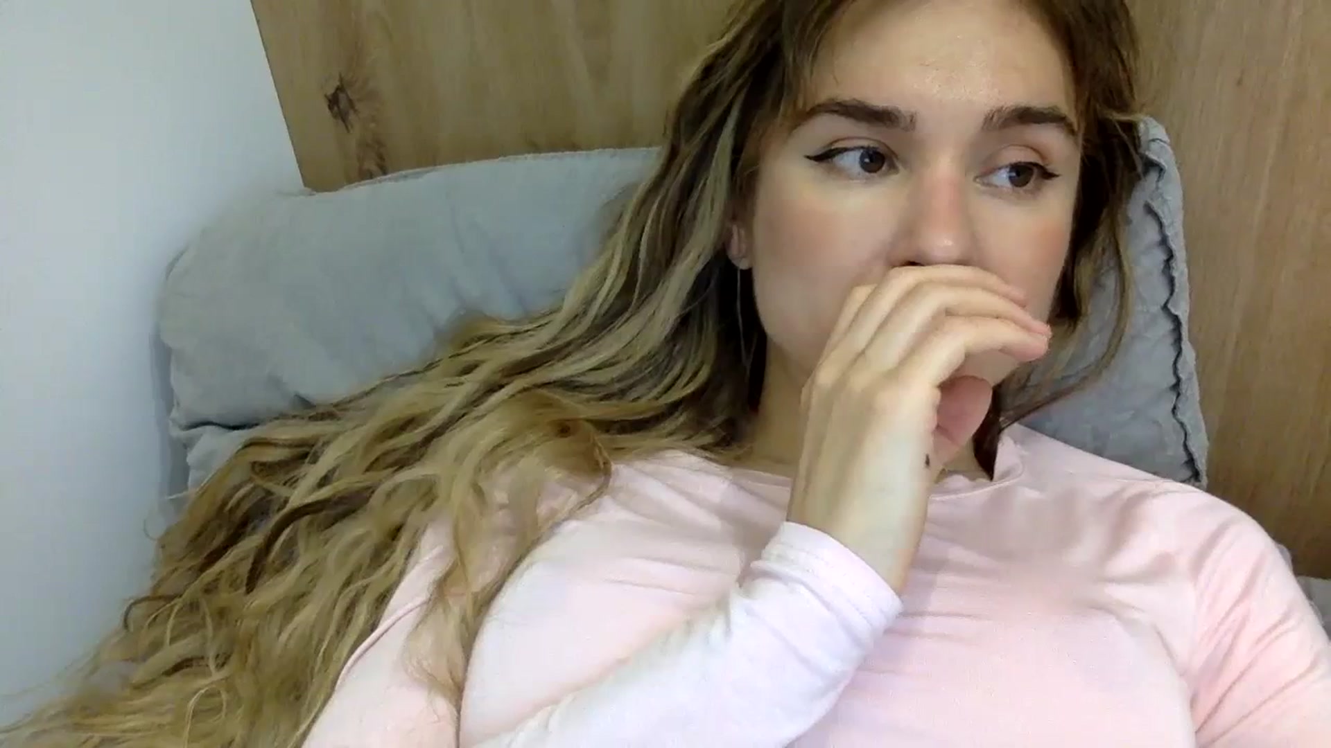 Gallery image thumbnail from KiraLovensee's myfreecams stream on, 11/05/2023, 11:45 image 10 of 20