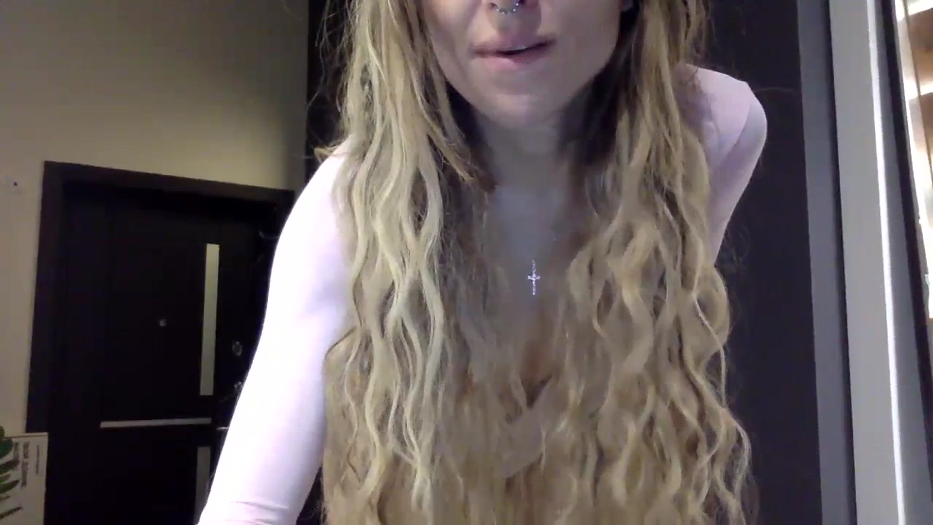 Gallery image thumbnail from KiraLovensee's myfreecams stream on, 11/05/2023, 11:45 image 2 of 20
