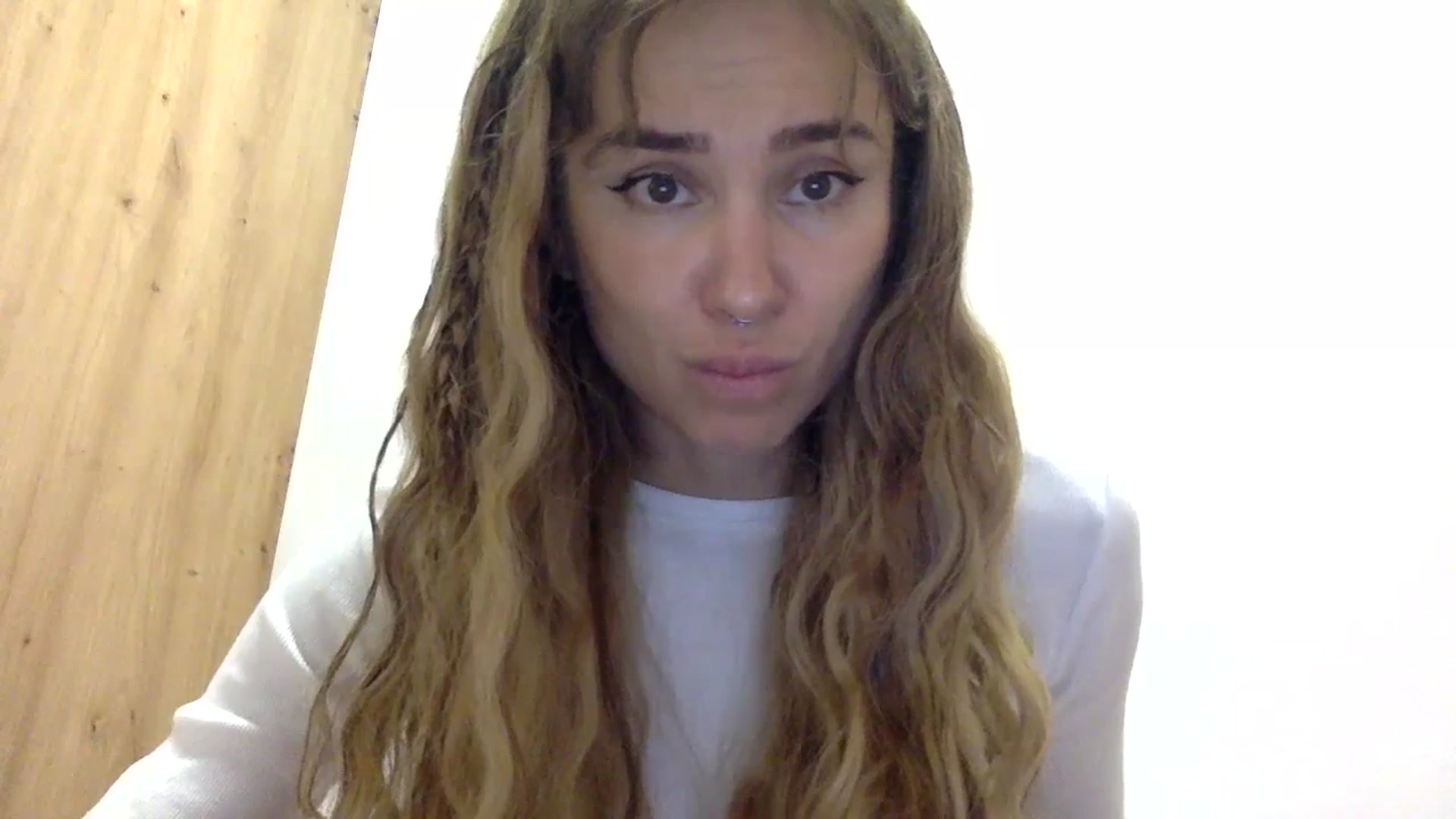 Gallery image thumbnail from KiraLovensee's myfreecams stream on, 11/06/2023, 11:12 image 17 of 20