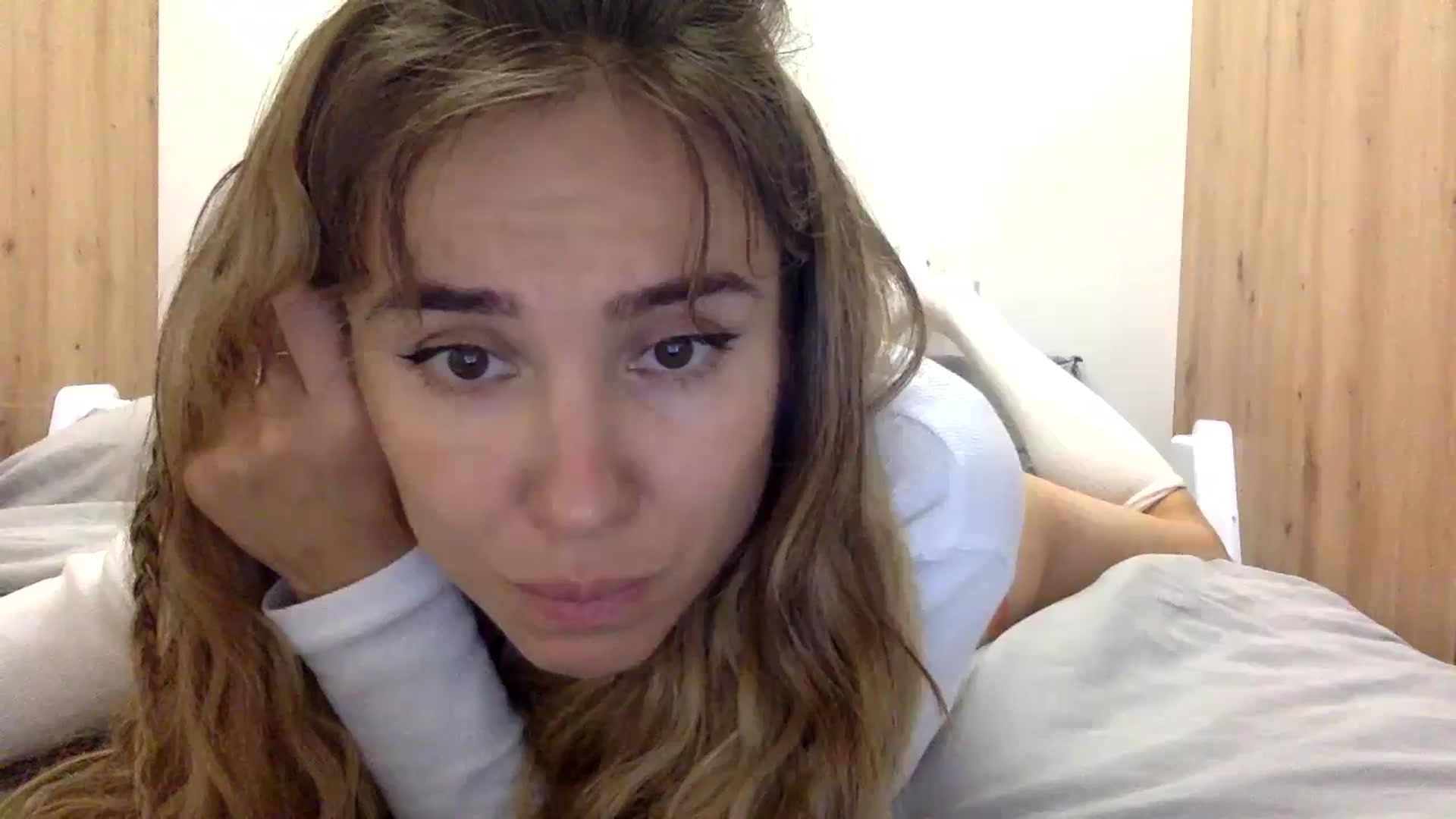 Gallery image thumbnail from KiraLovensee's myfreecams stream on, 11/06/2023, 11:12 image 19 of 20