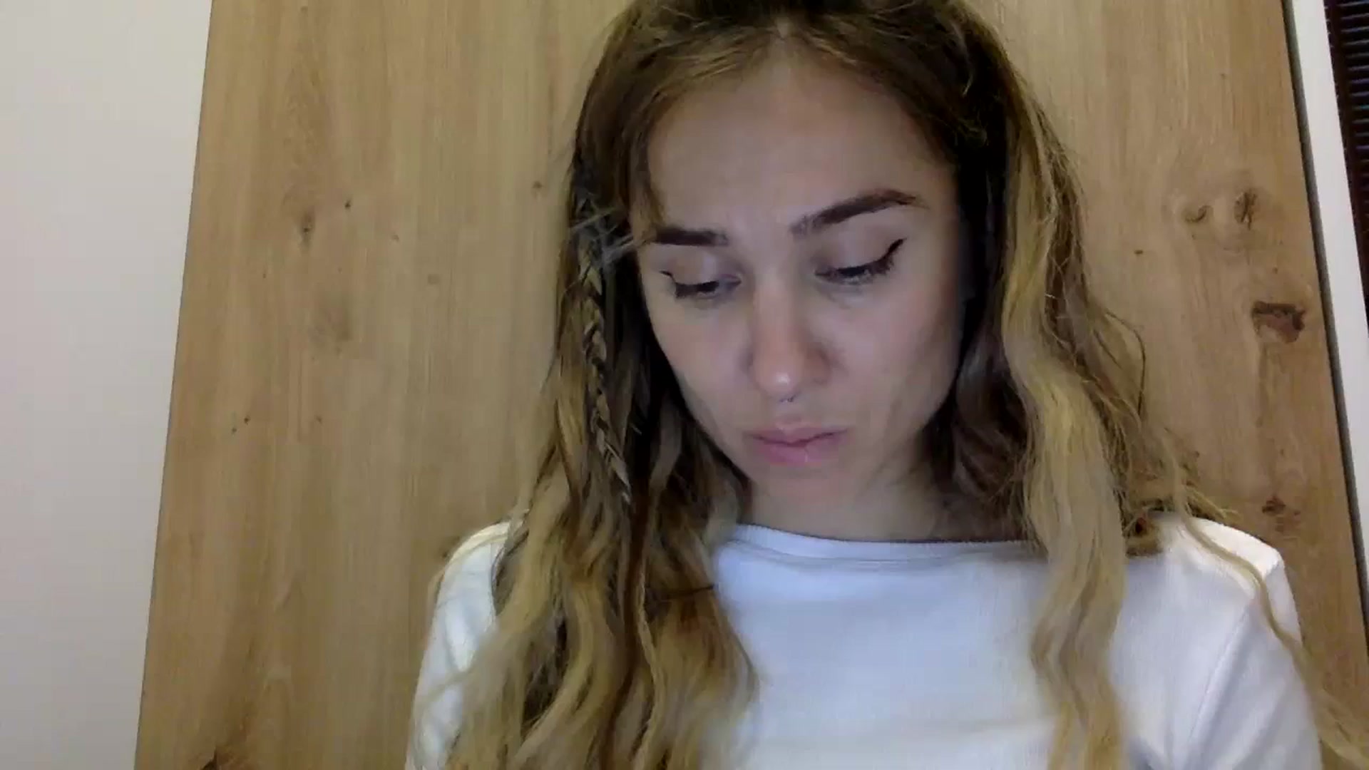 Gallery image thumbnail from KiraLovensee's myfreecams stream on, 11/06/2023, 12:55 image 16 of 20