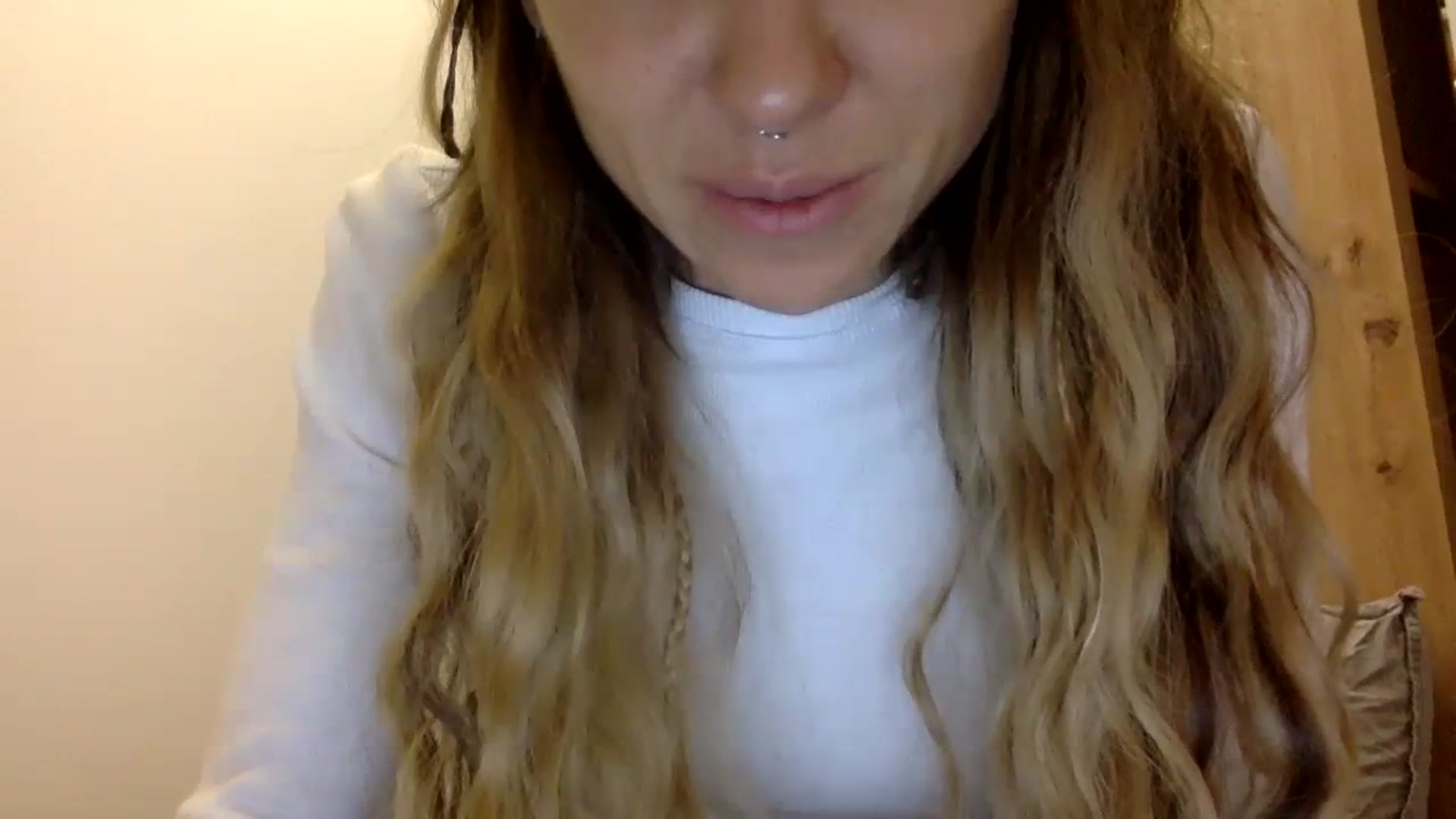 Gallery image thumbnail from KiraLovensee's myfreecams stream on, 11/06/2023, 14:10 image 12 of 20
