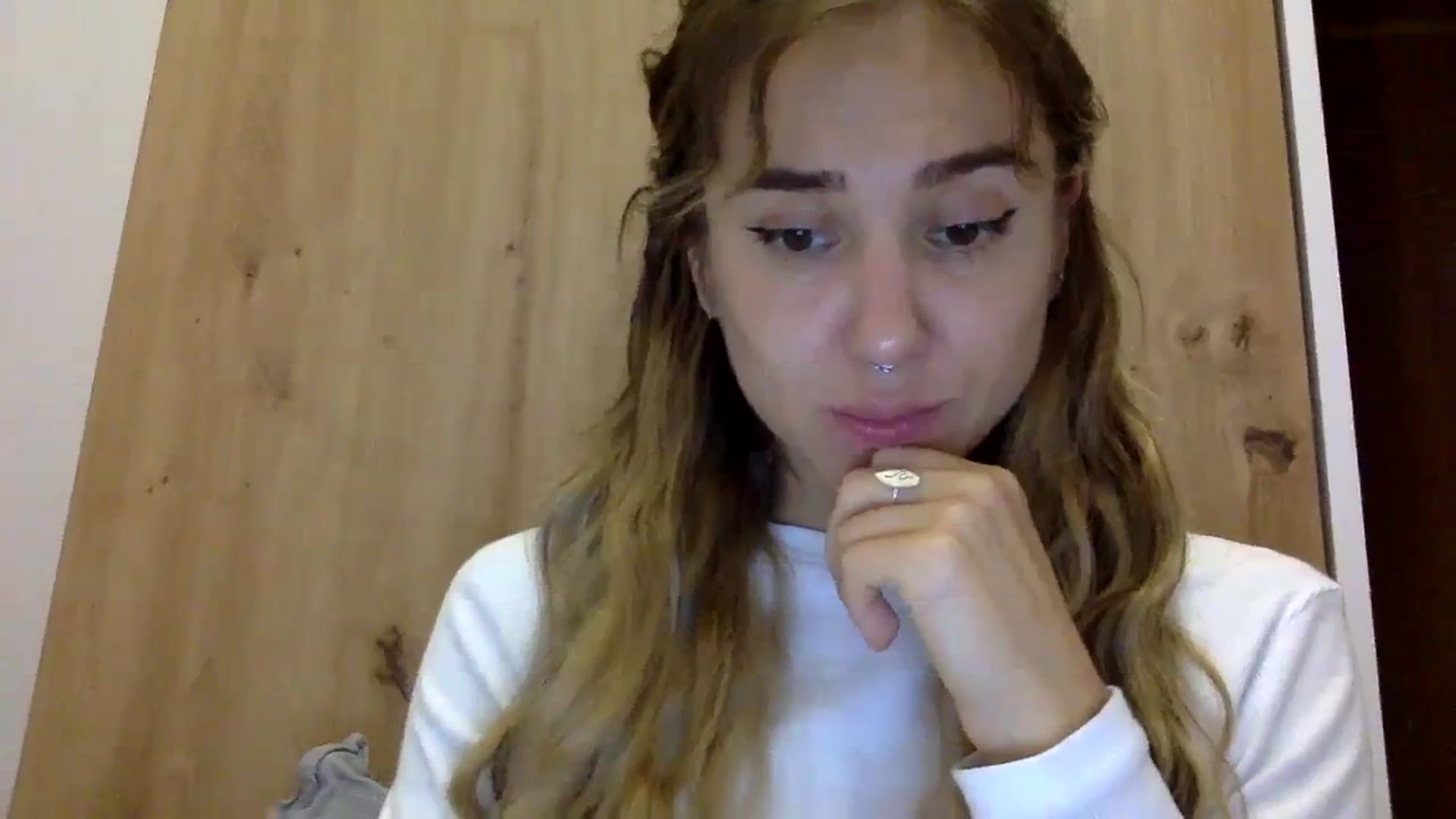 Gallery image thumbnail from KiraLovensee's myfreecams stream on, 11/06/2023, 14:10 image 7 of 20