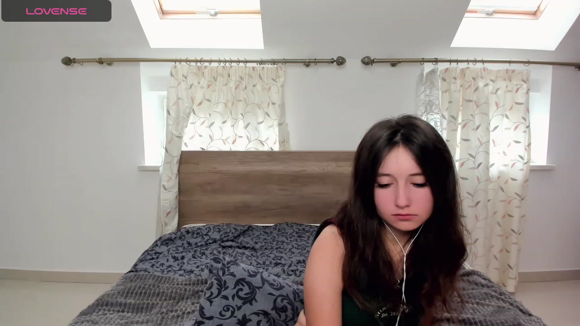 Gallery image thumbnail from KiraSupreme's myfreecams stream on, 10/19/2023, 09:53 image 6 of 20