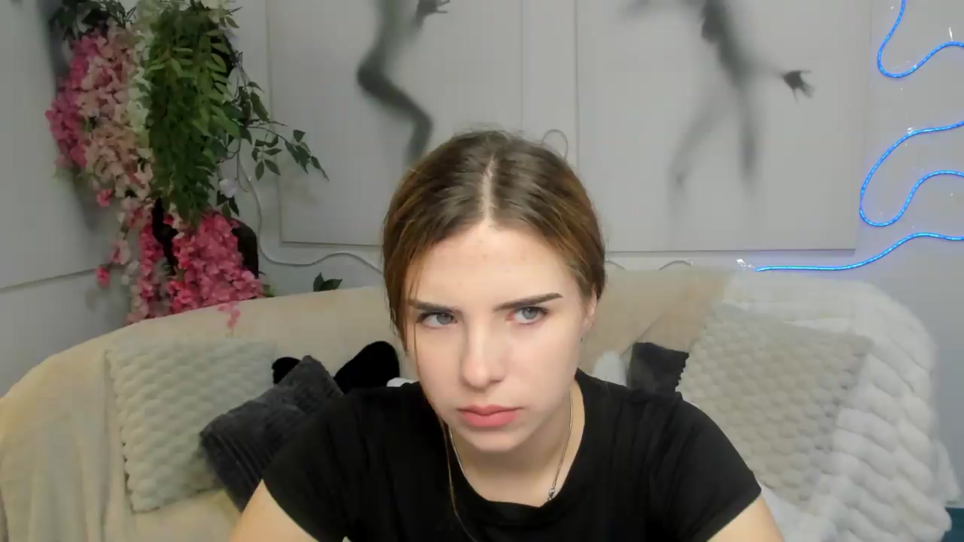 Gallery image thumbnail from KiraVane's myfreecams stream on, 09/08/2026, 06:58 image 11 of 20