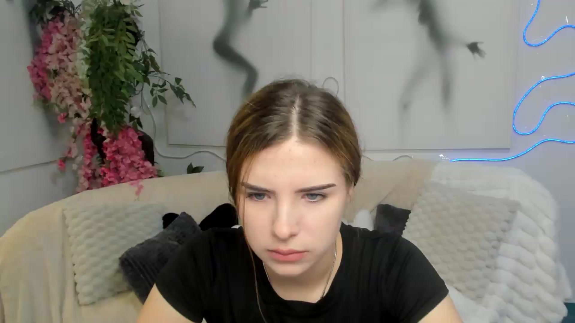 Gallery image thumbnail from KiraVane's myfreecams stream on, 09/08/2026, 06:58 image 7 of 20