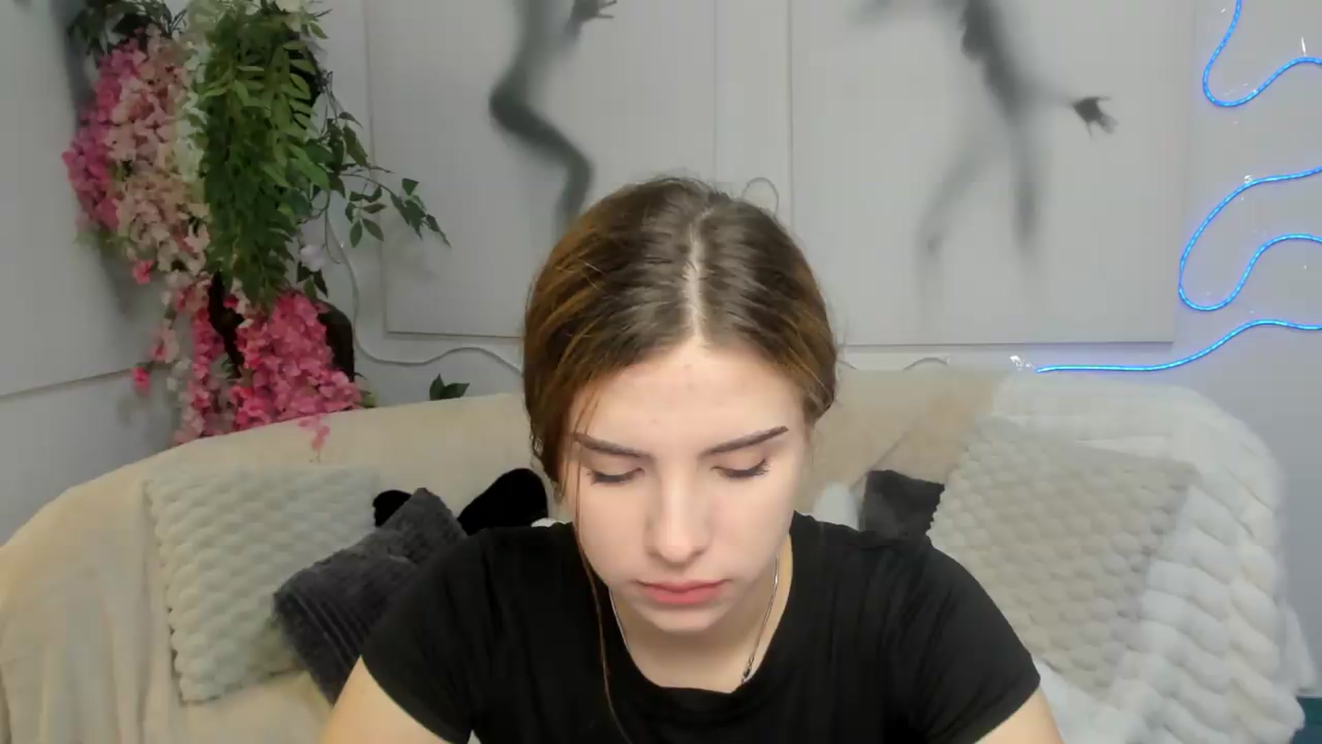 Gallery image thumbnail from KiraVane's myfreecams stream on, 09/08/2026, 06:58 image 4 of 20