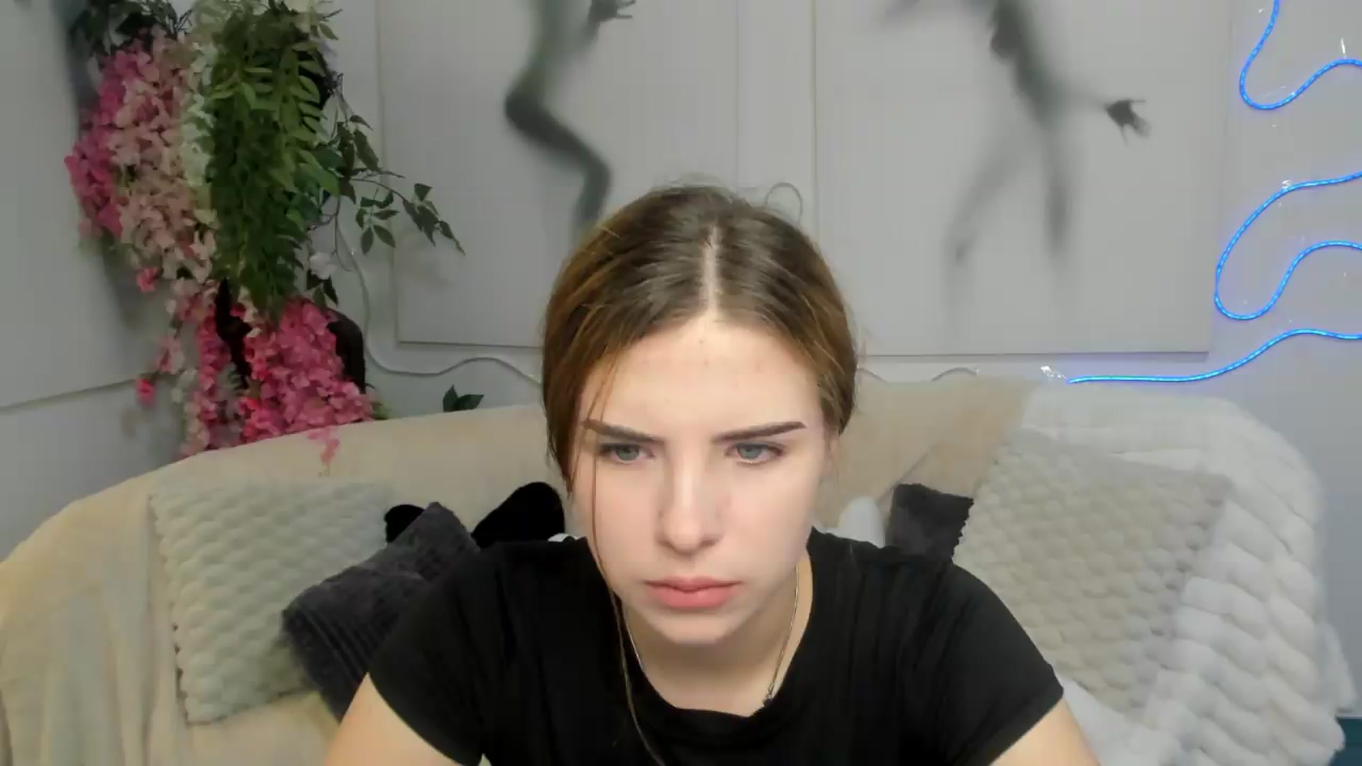 Gallery image thumbnail from KiraVane's myfreecams stream on, 09/08/2026, 06:58 image 9 of 20