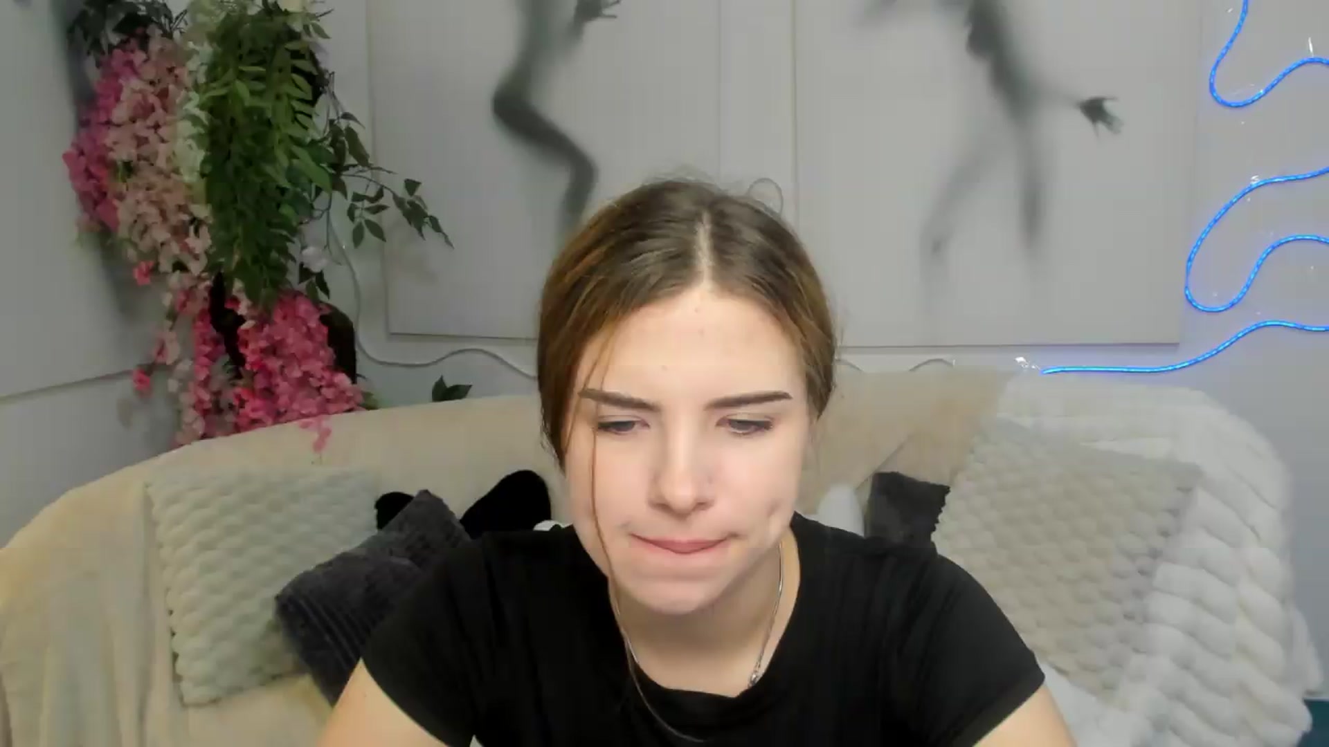 Gallery image thumbnail from KiraVane's myfreecams stream on, 09/08/2026, 06:58 image 10 of 20