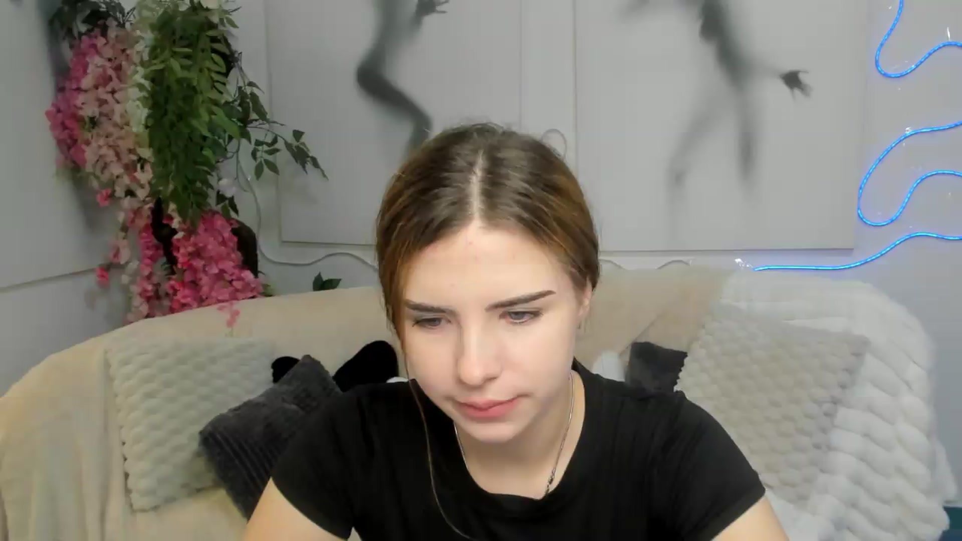 Gallery image thumbnail from KiraVane's myfreecams stream on, 09/08/2026, 06:58 image 3 of 20