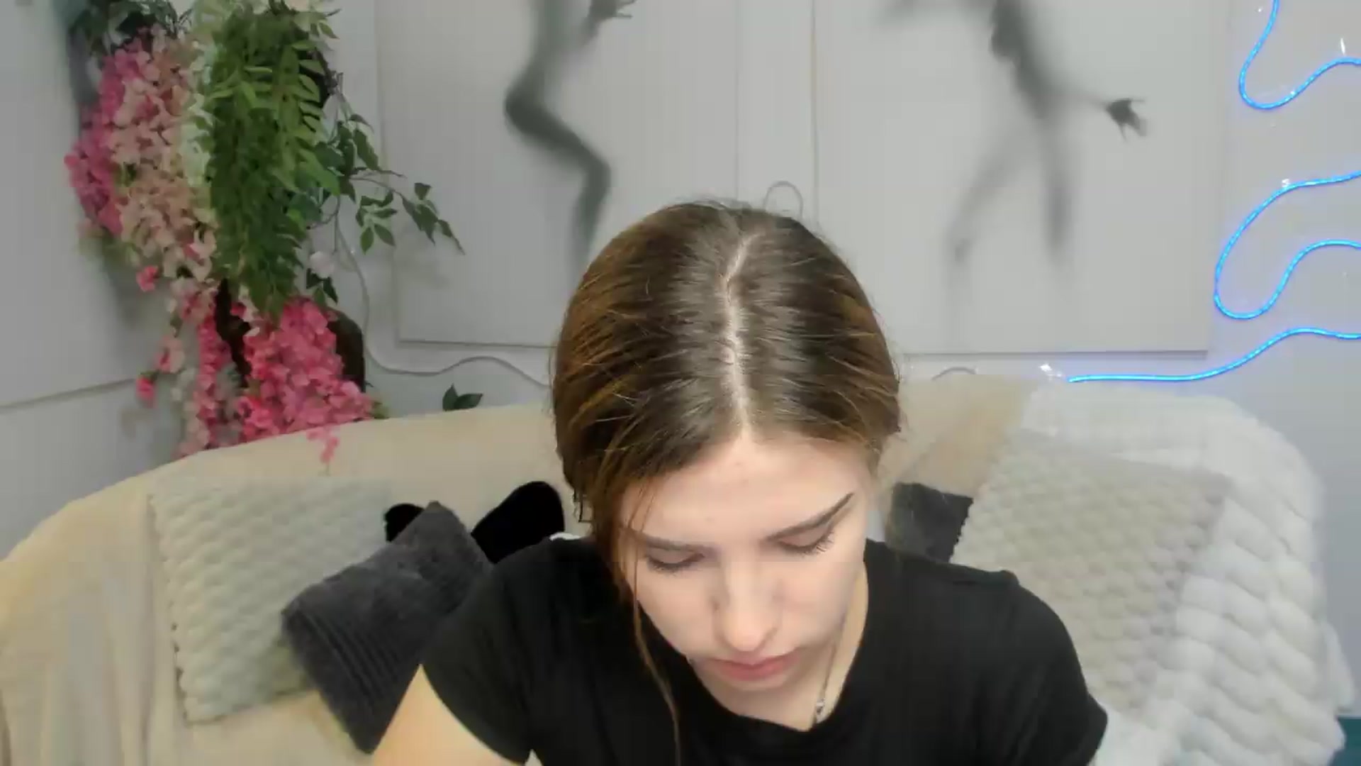 Gallery image thumbnail from KiraVane's myfreecams stream on, 09/08/2026, 06:58 image 12 of 20