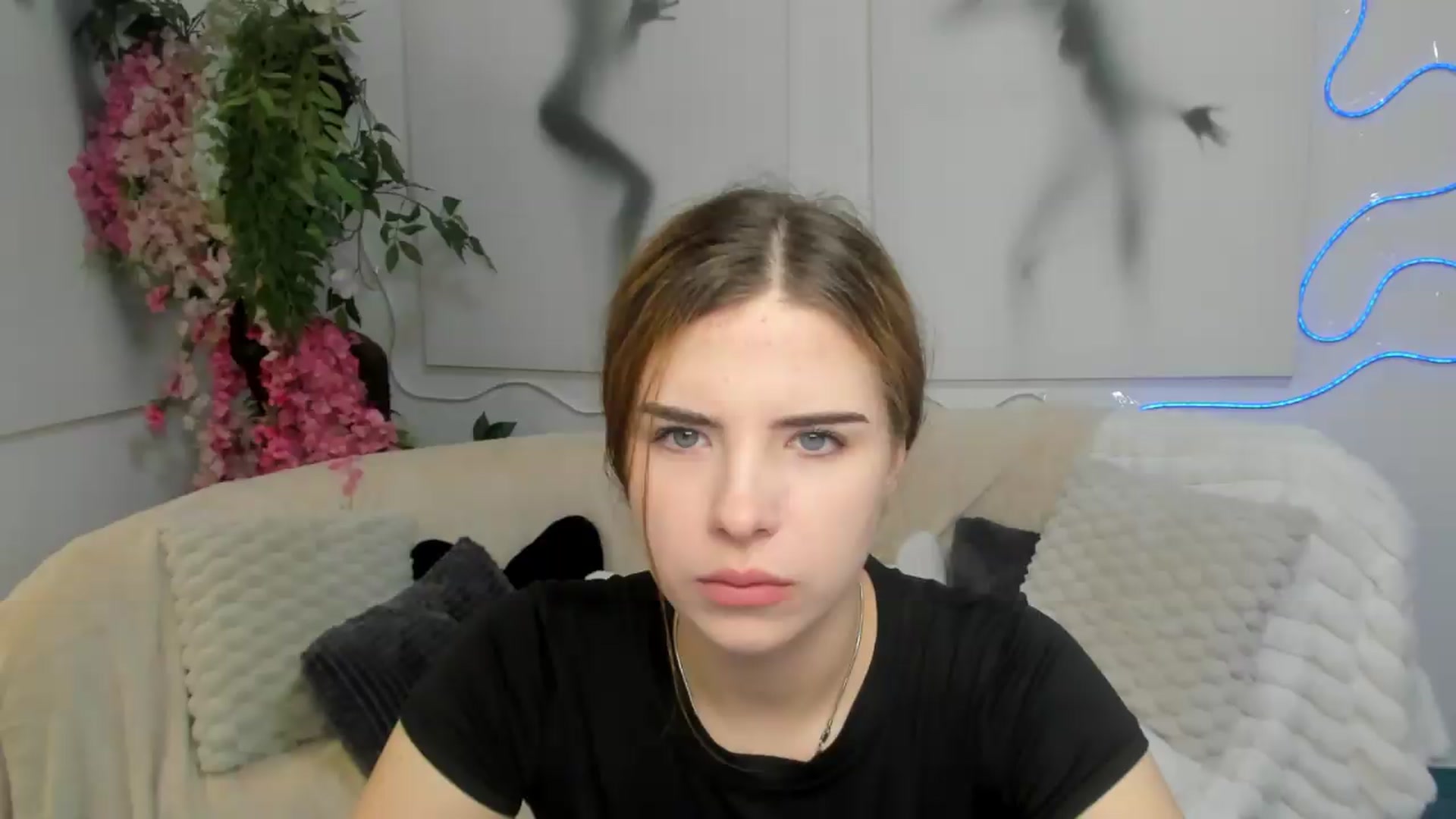 Gallery image thumbnail from KiraVane's myfreecams stream on, 09/08/2026, 06:58 image 5 of 20